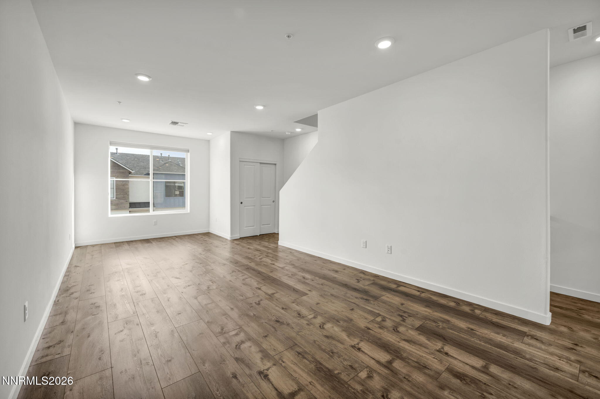 18-web-or-mls-545-gloria-may-ln