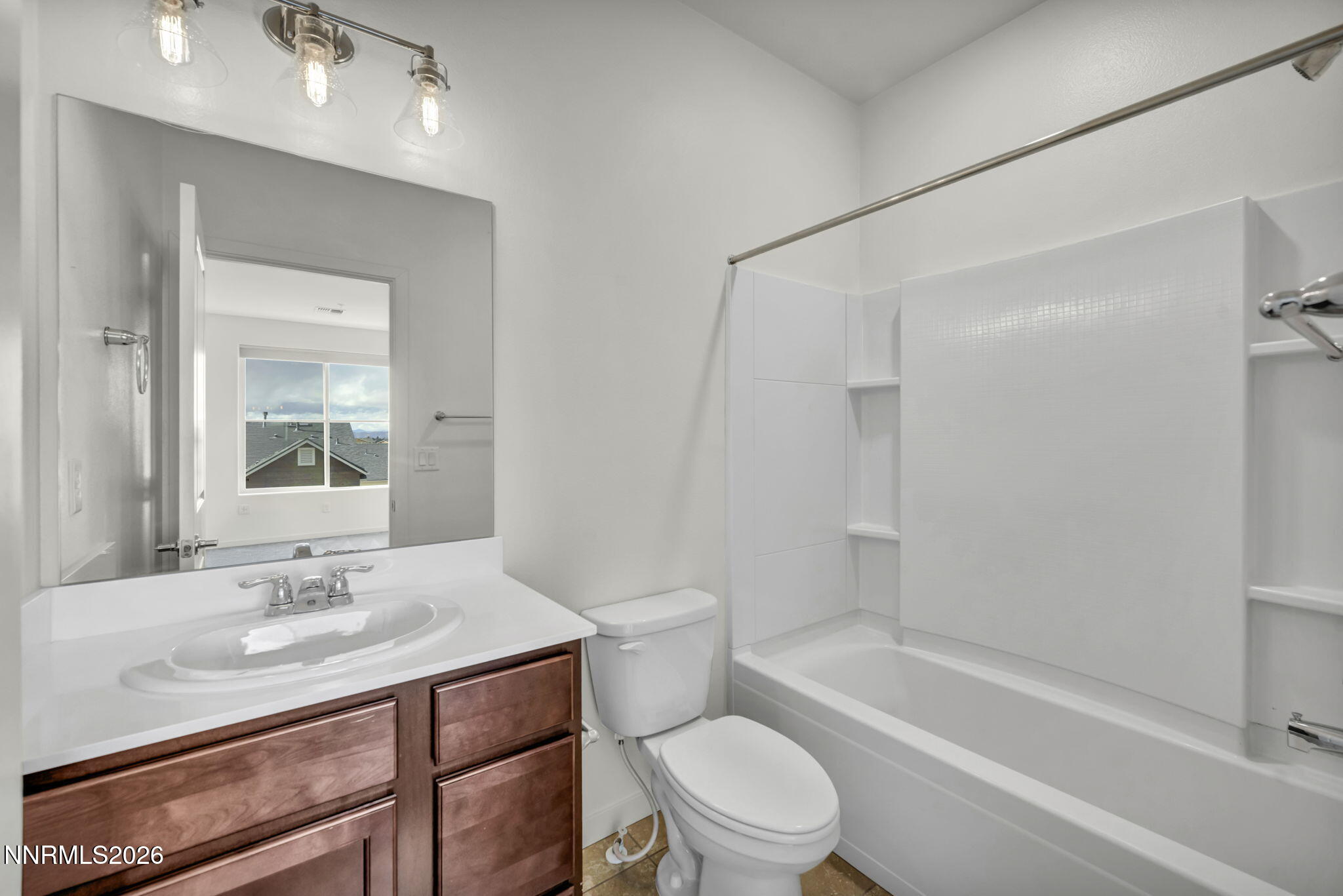 38-web-or-mls-545-gloria-may-ln