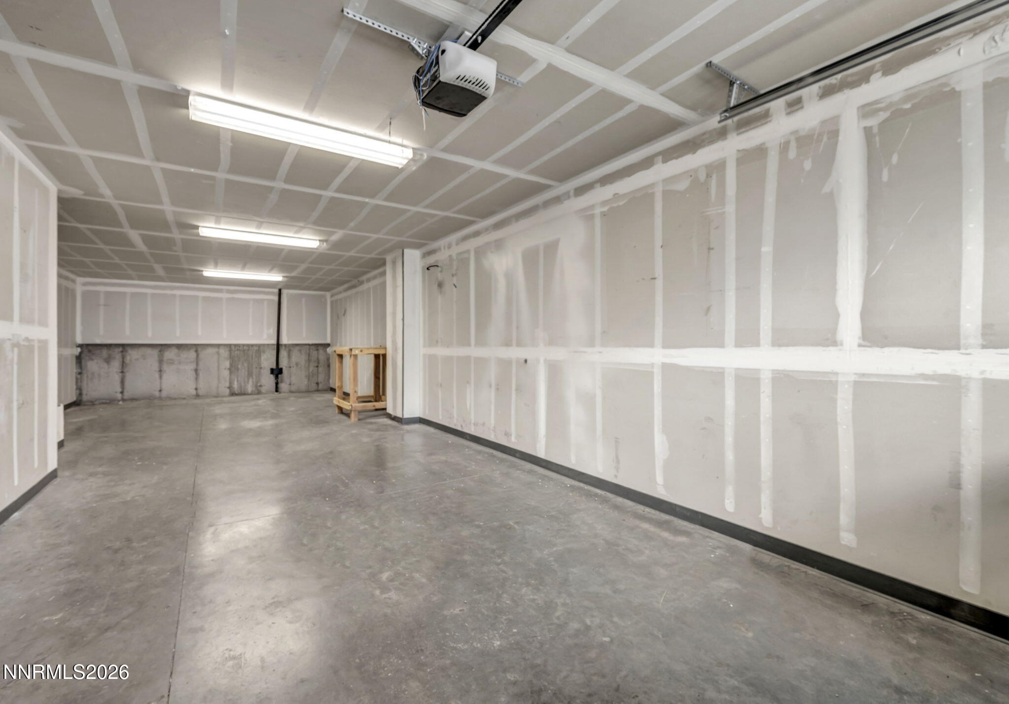 41-web-or-mls-545-gloria-may-ln