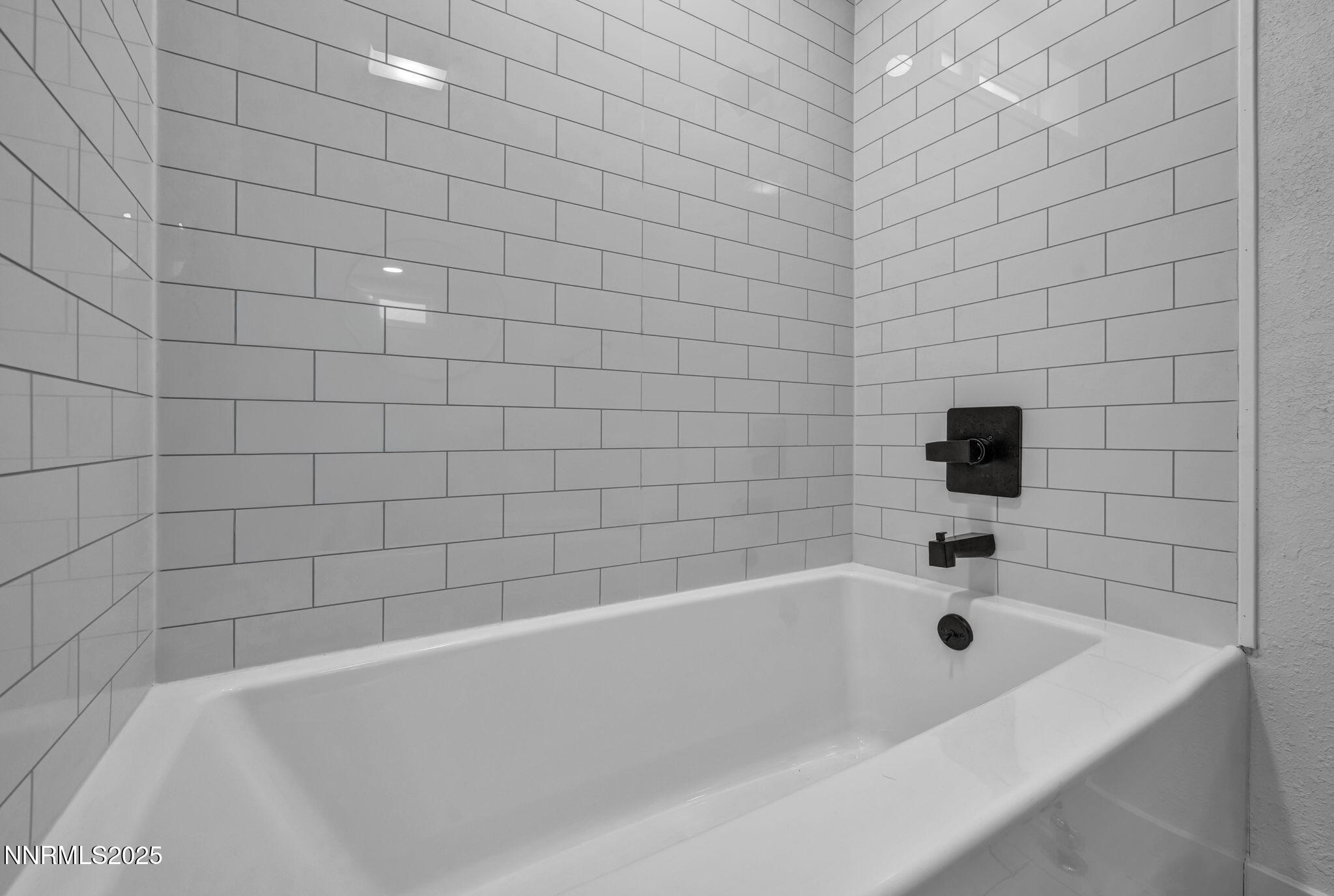 31-web-or-mls-1080-bell-st