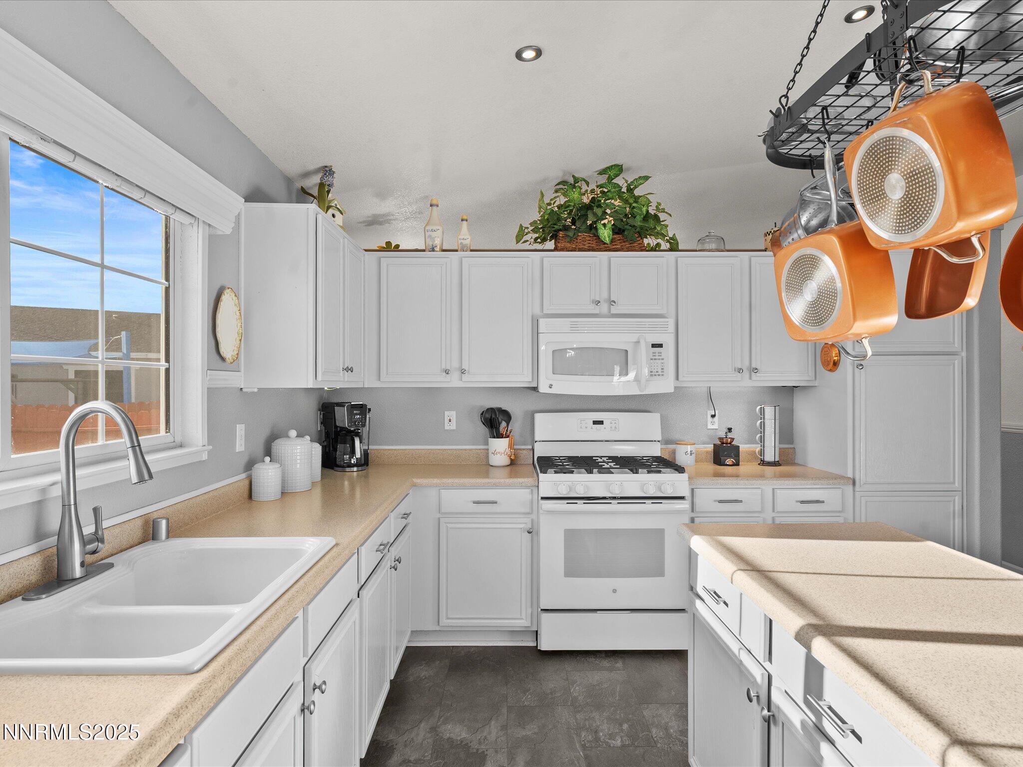 15-17634 Georgetown Ct-114