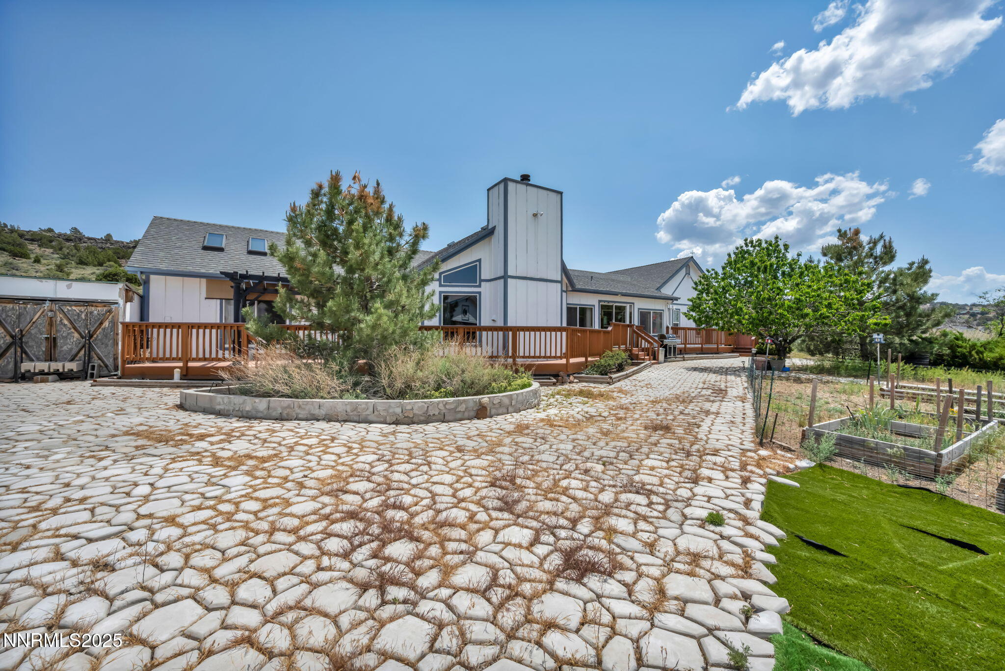 11-web-or-mls-3400-cartwright-rd