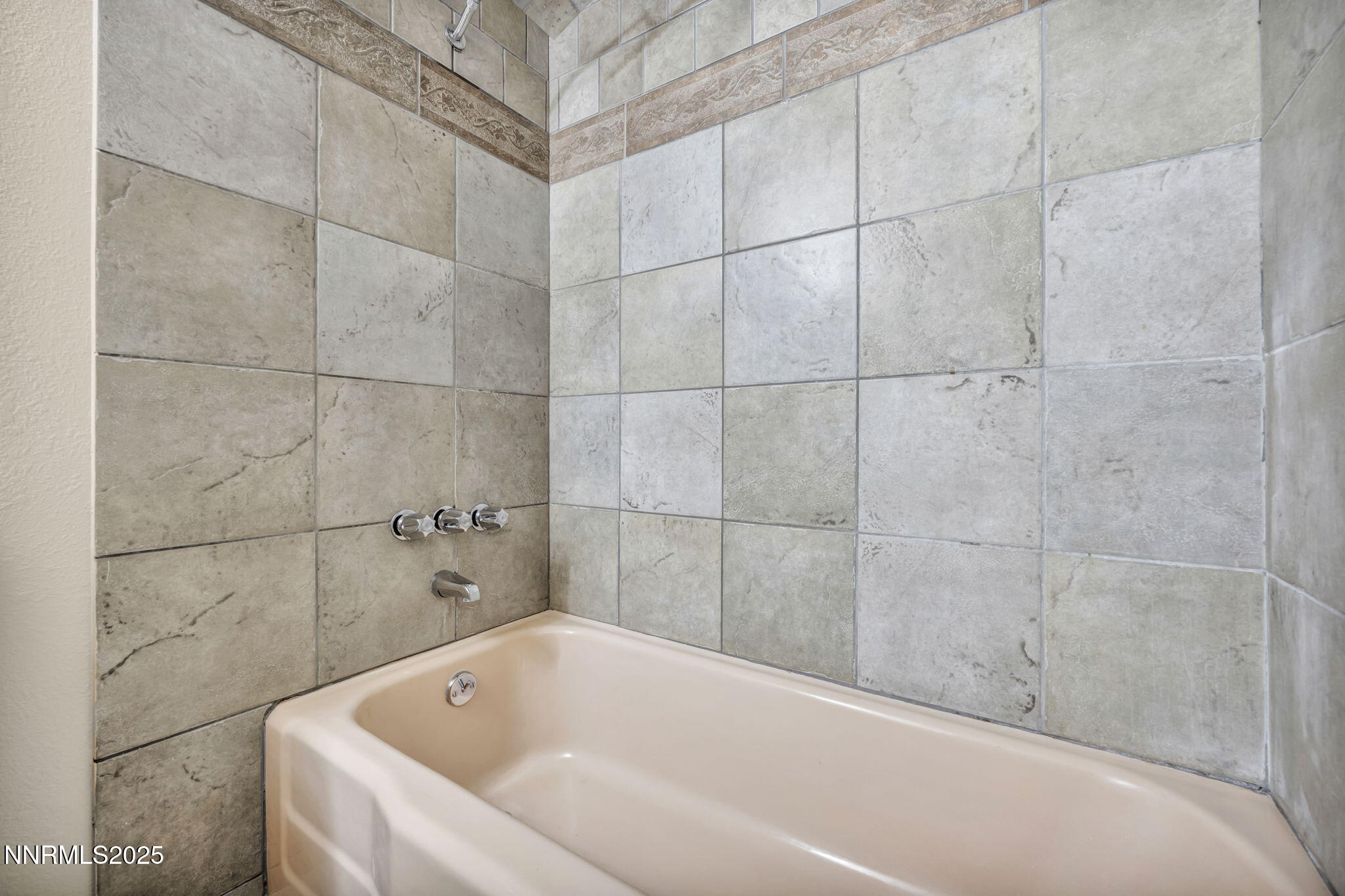 52-web-or-mls-1735-carlin-st