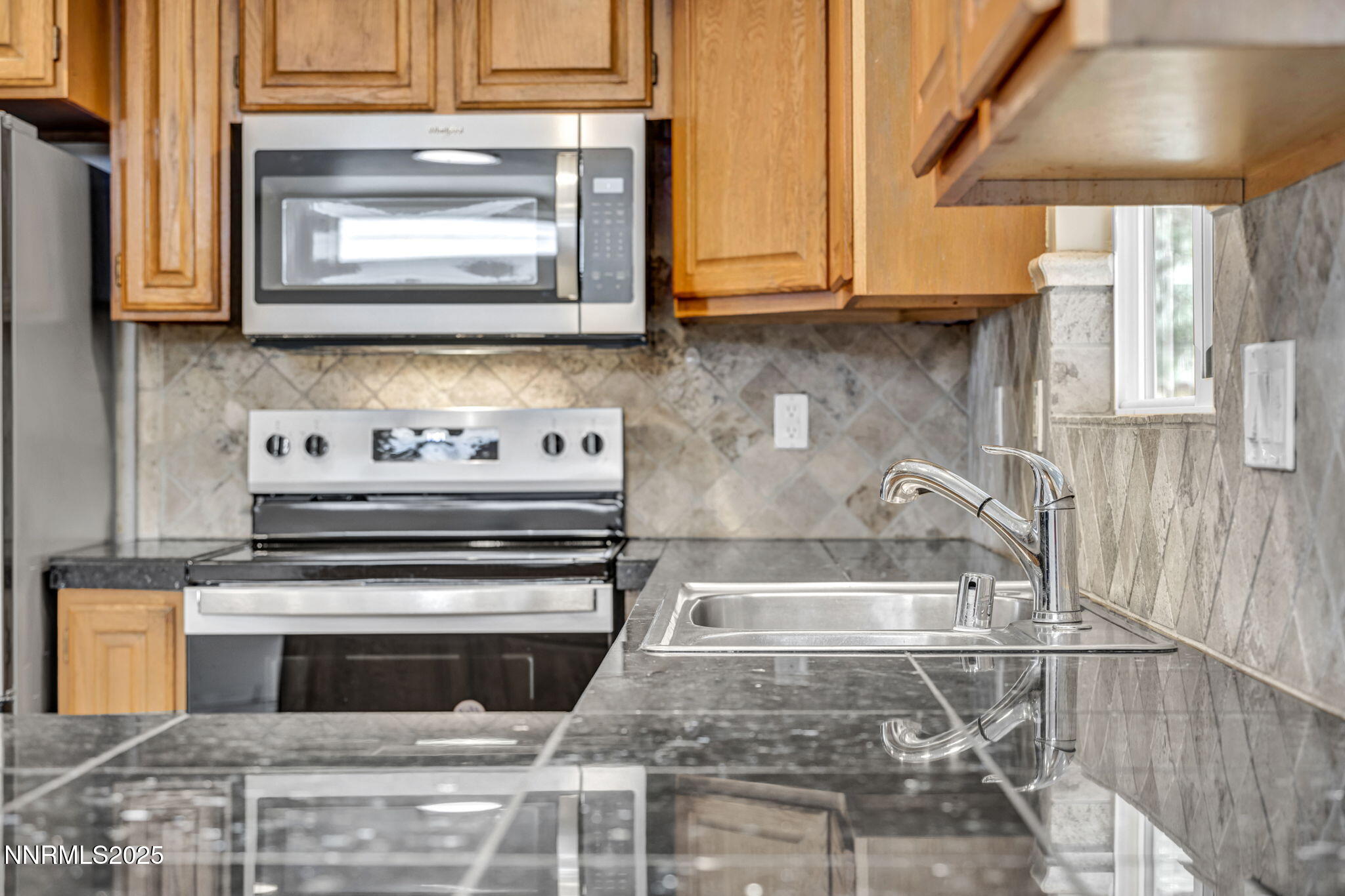 68-web-or-mls-1735-carlin-st