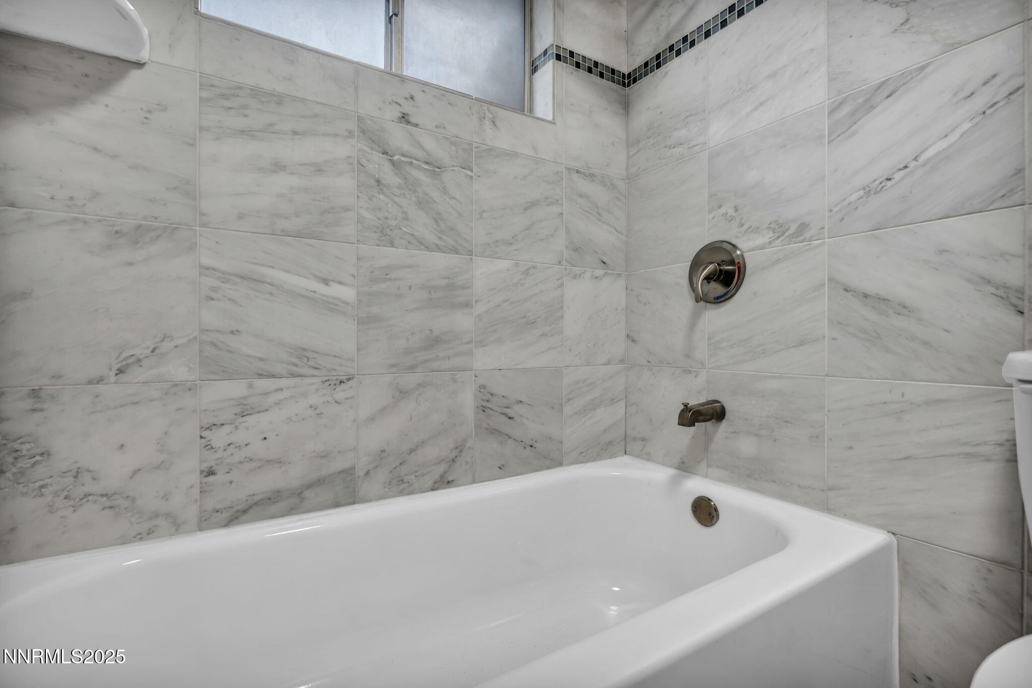 39-web-or-mls-1735-carlin-st