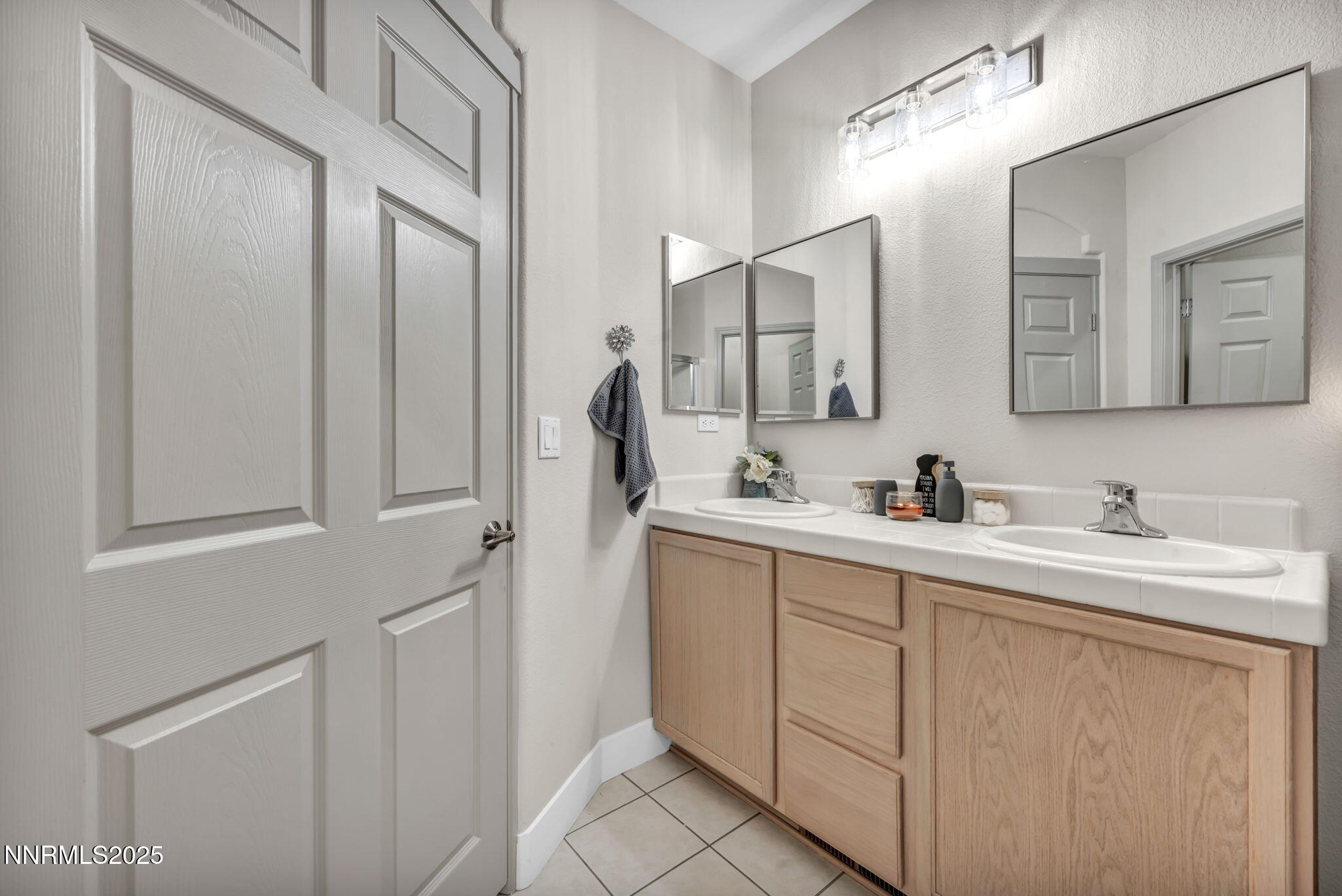 Sparks, Nevada 89436, United States, 2 Bedrooms Bedrooms, ,2 BathroomsBathrooms,Residential,Active,216994