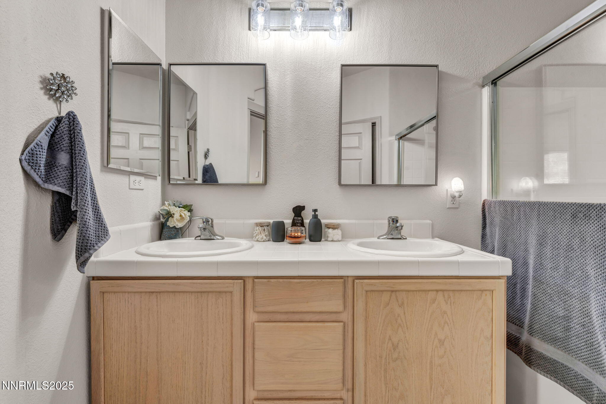 Sparks, Nevada 89436, United States, 2 Bedrooms Bedrooms, ,2 BathroomsBathrooms,Residential,Active,216994