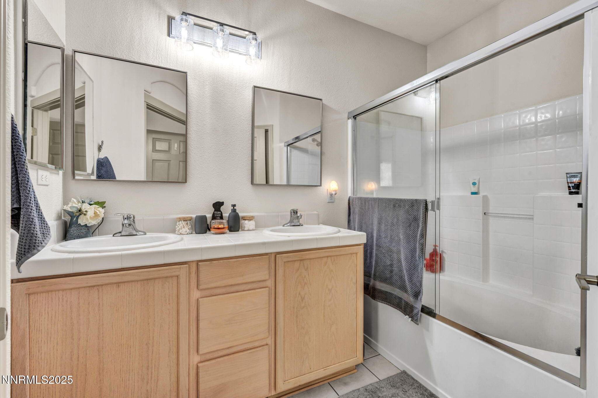 Sparks, Nevada 89436, United States, 2 Bedrooms Bedrooms, ,2 BathroomsBathrooms,Residential,Active,216994