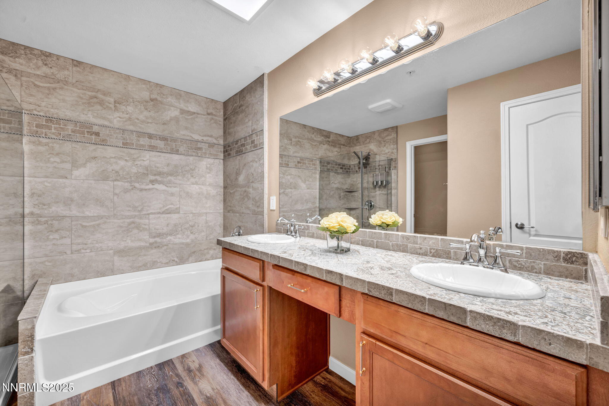 33-web-or-mls-17000-wedge-pkwy-2624