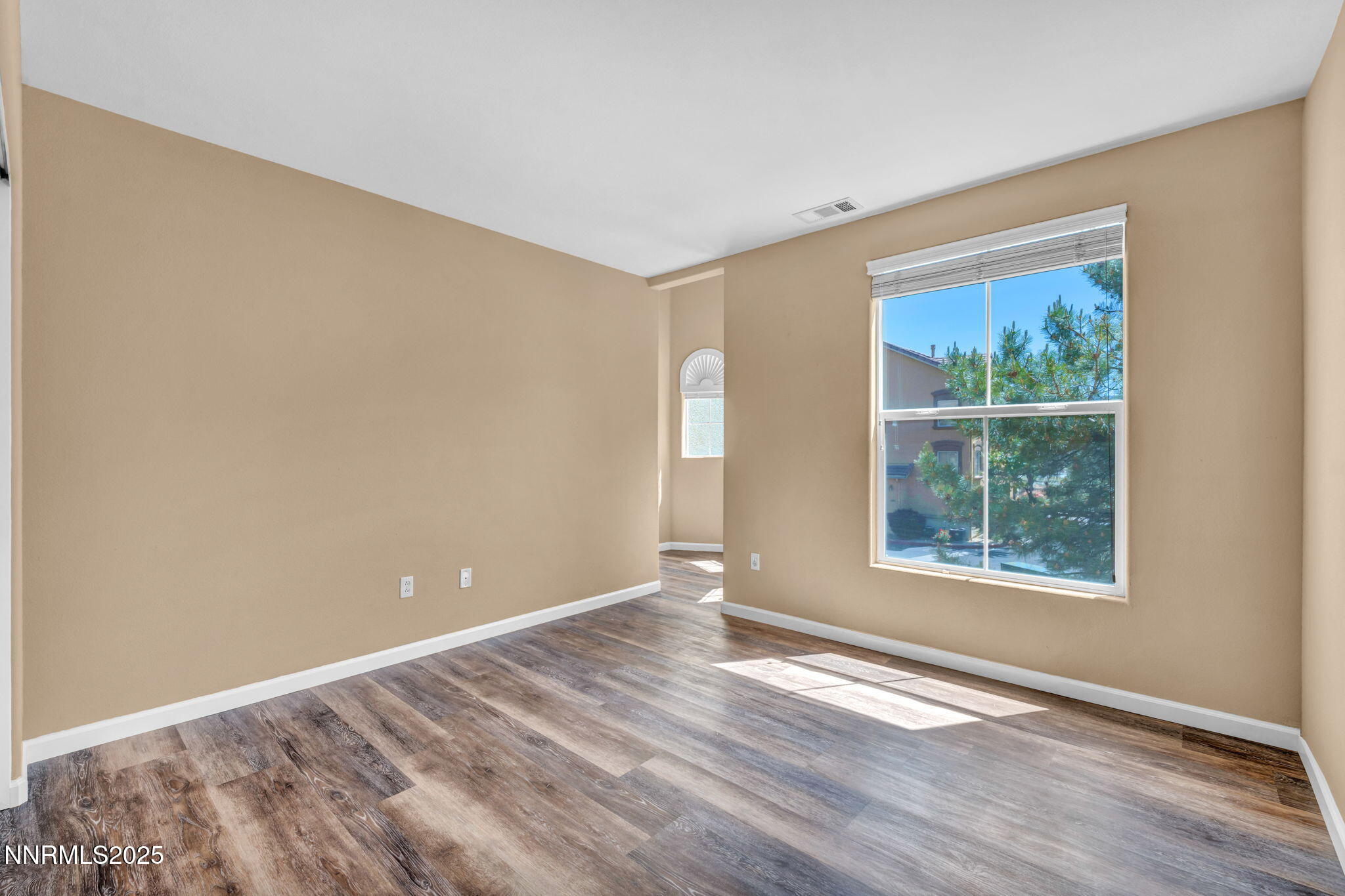 23-web-or-mls-17000-wedge-pkwy-2624