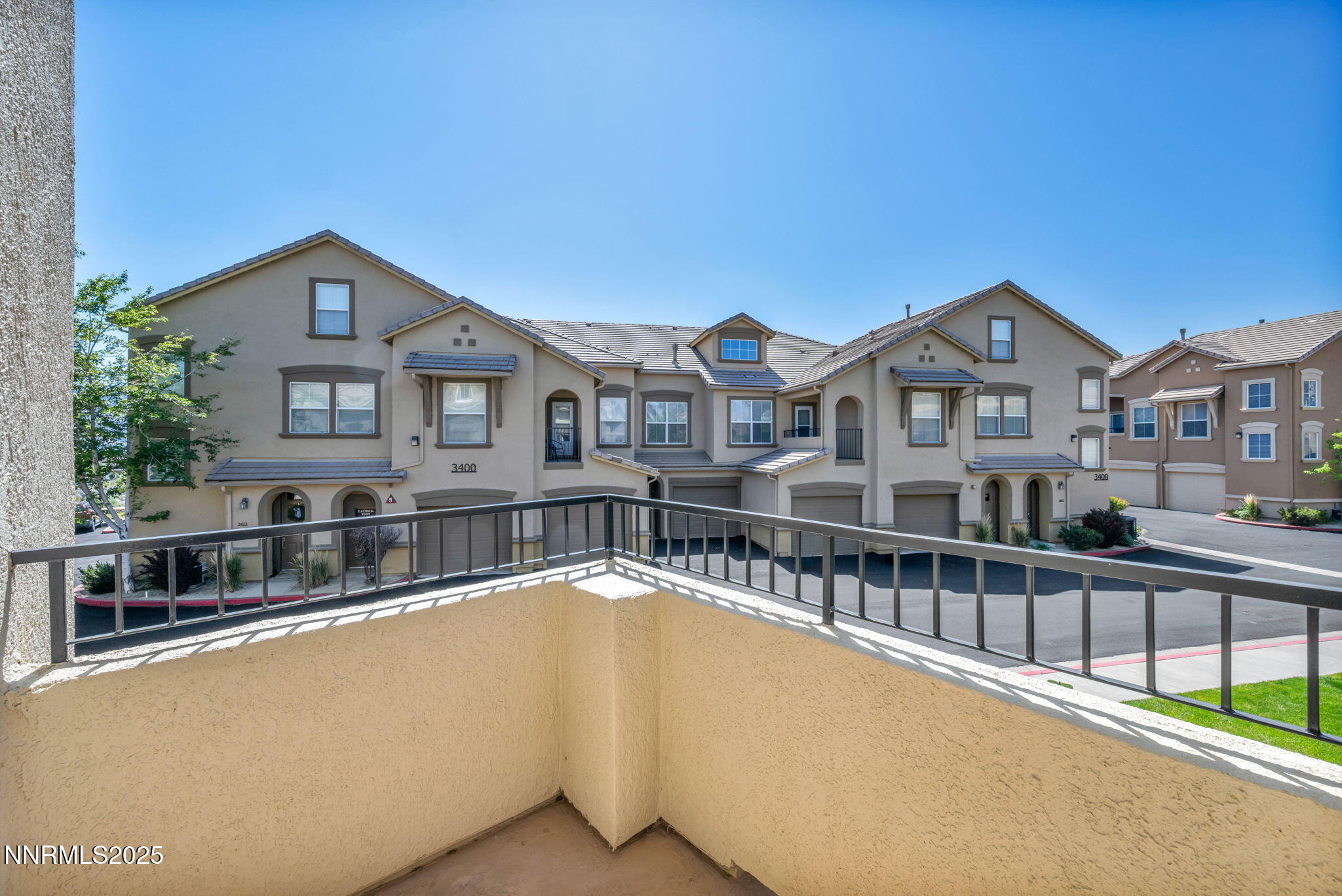 8-web-or-mls-17000-wedge-pkwy-2624