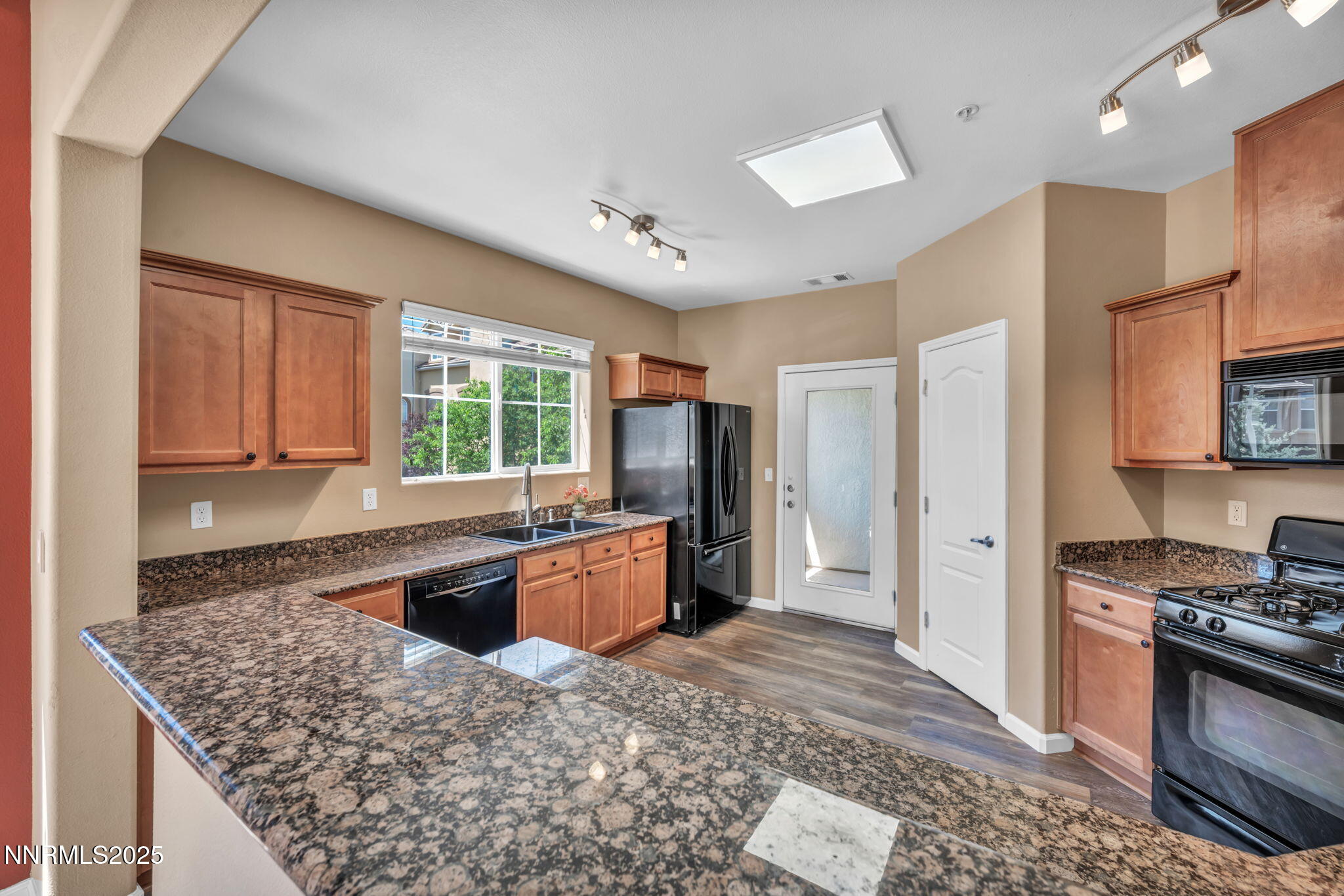 10-web-or-mls-17000-wedge-pkwy-2624