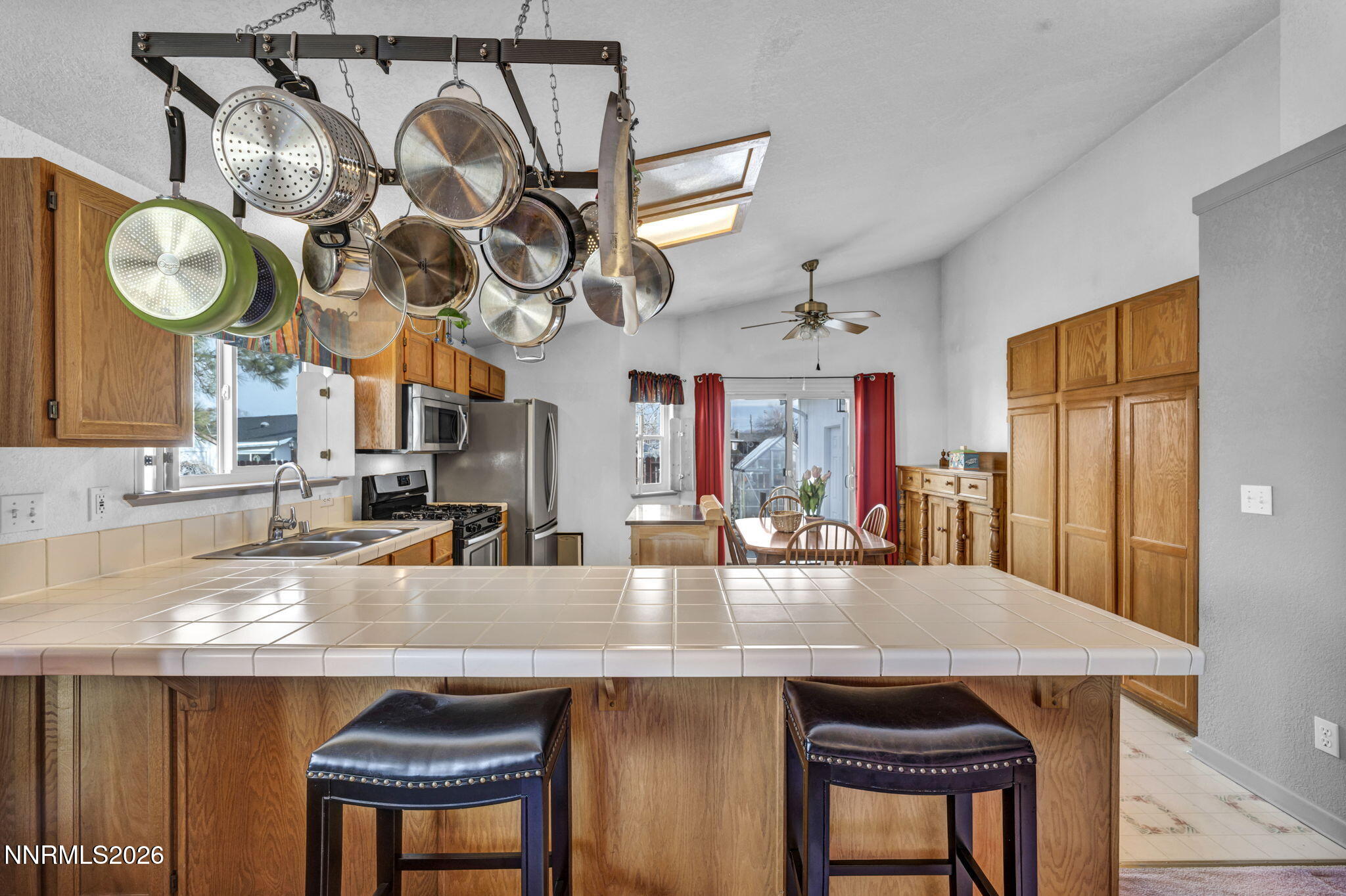 54-web-or-mls-840-russell-way