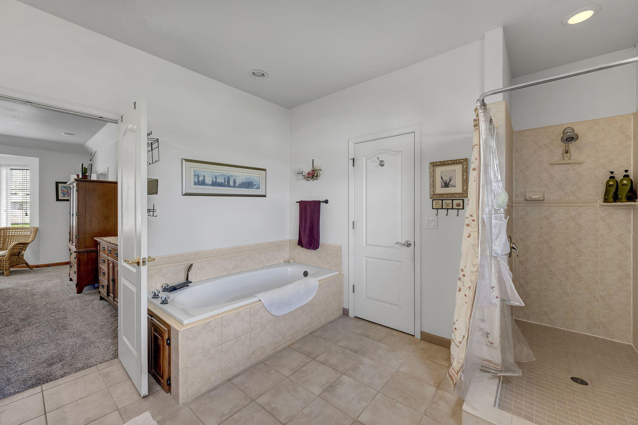 Carson City, Nevada 89701, United States, 3 Bedrooms Bedrooms, ,3 BathroomsBathrooms,Residential,Active,135116