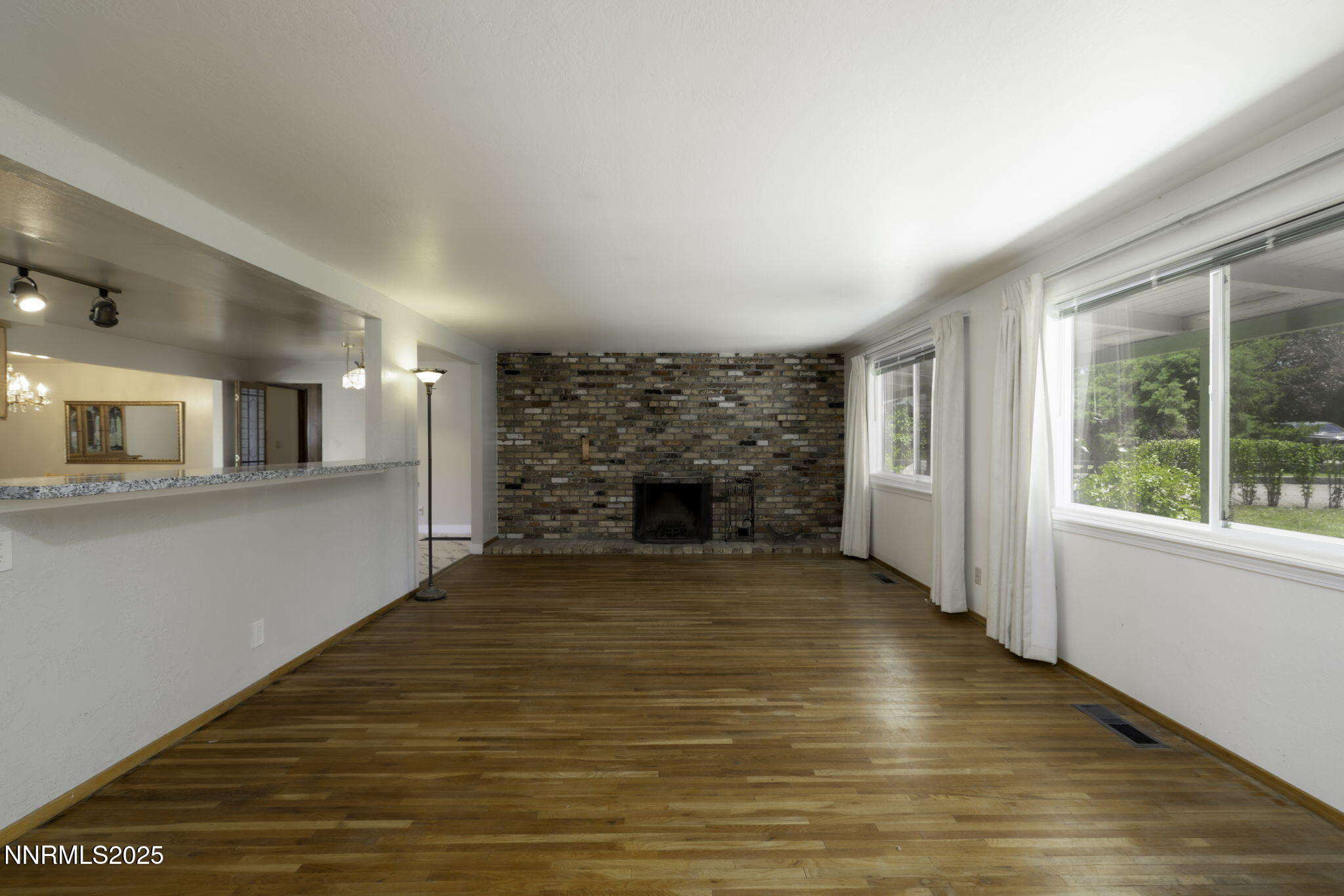 8-web-or-mls-4879 Idlewild-8