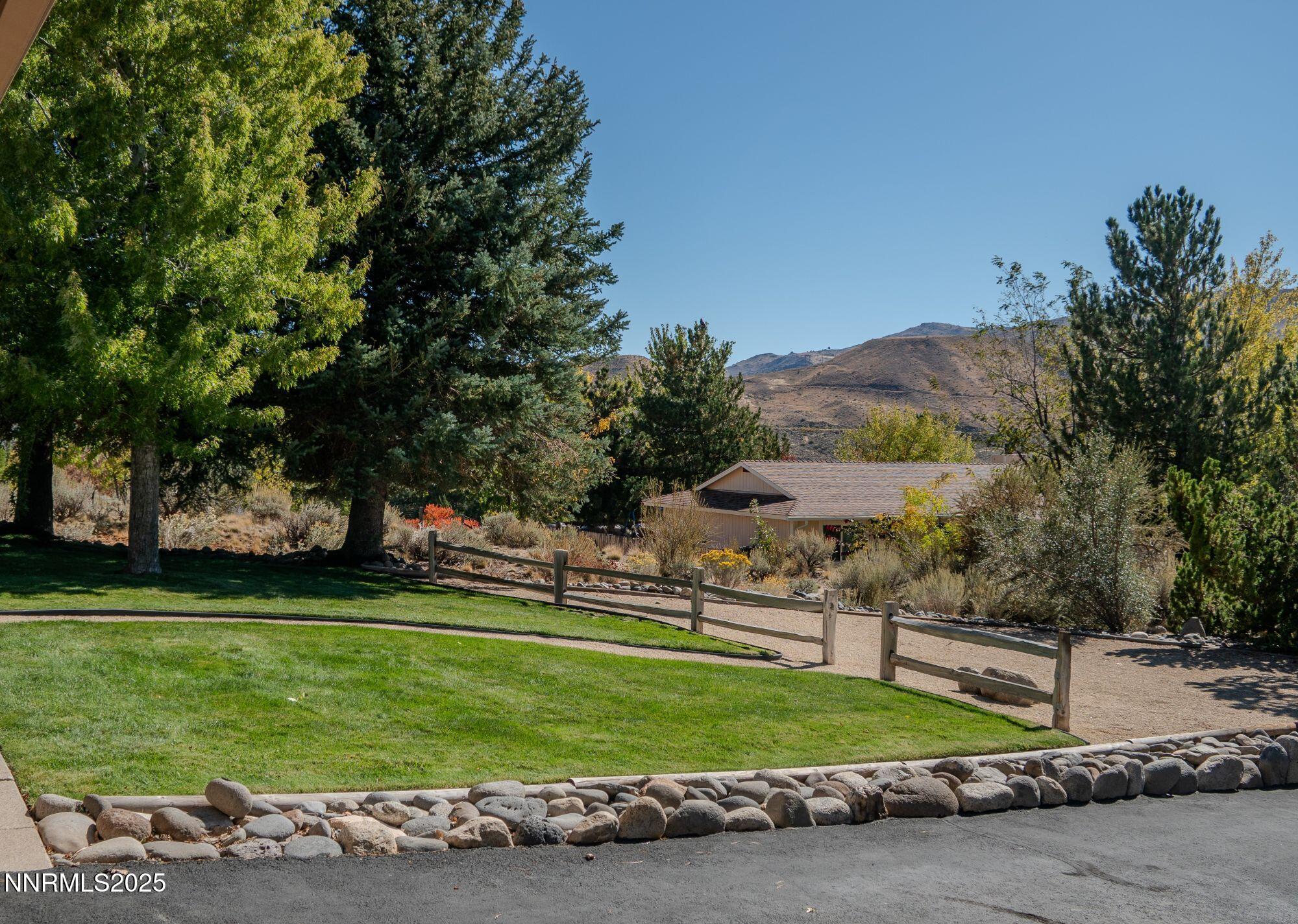 19 Front yard from driveway