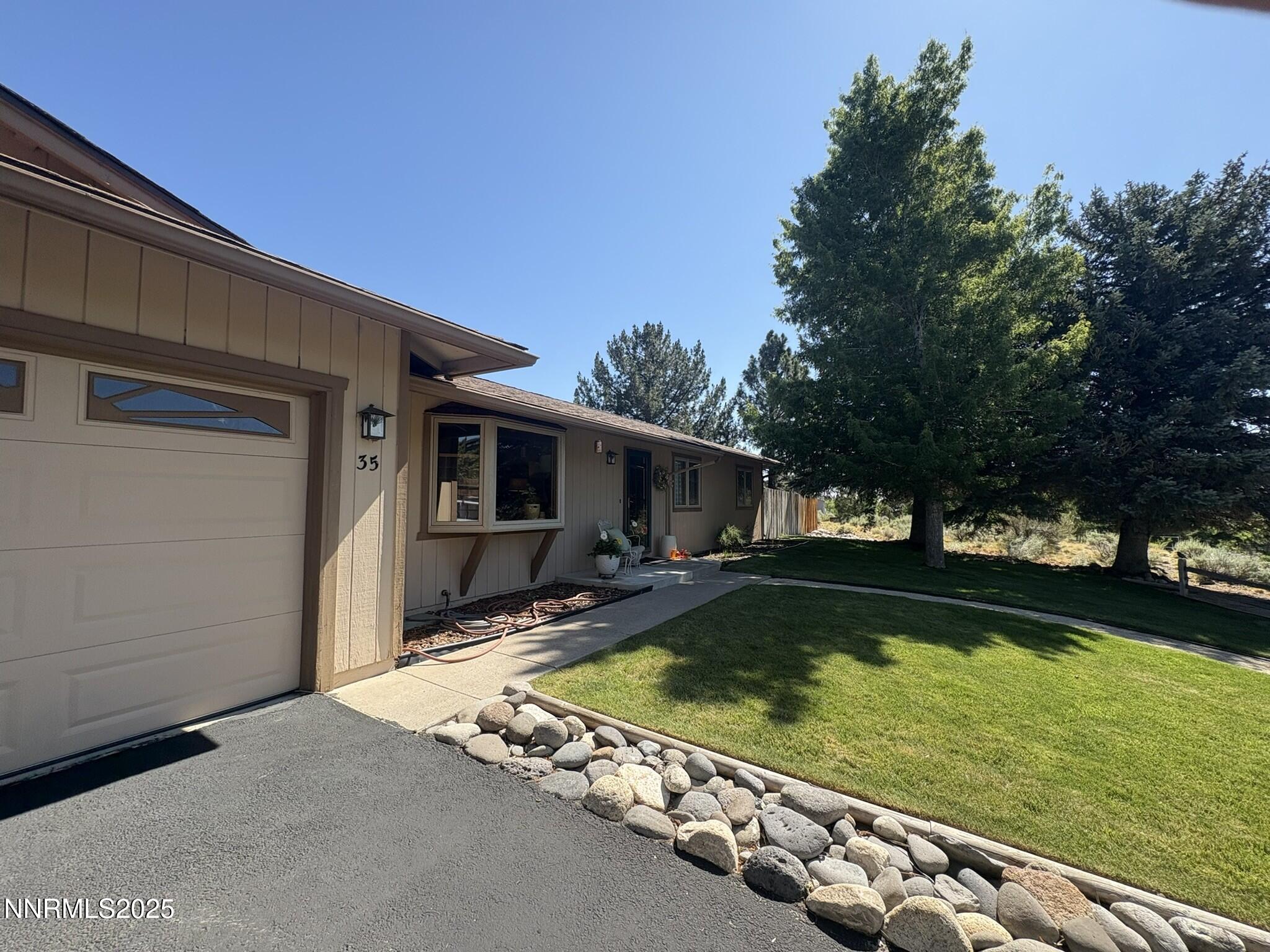 20 Frontyard Summer_1