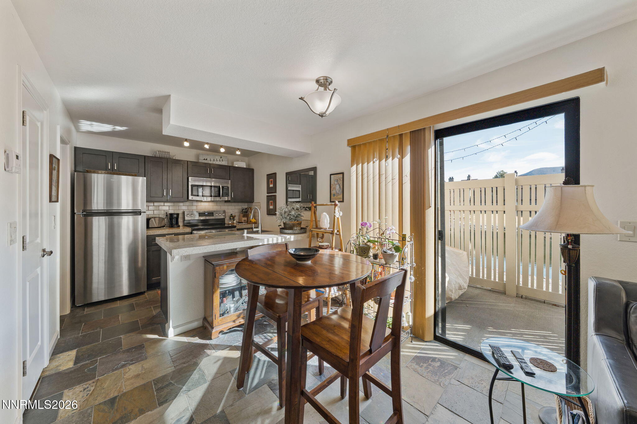 32-web-or-mls-A7V04437