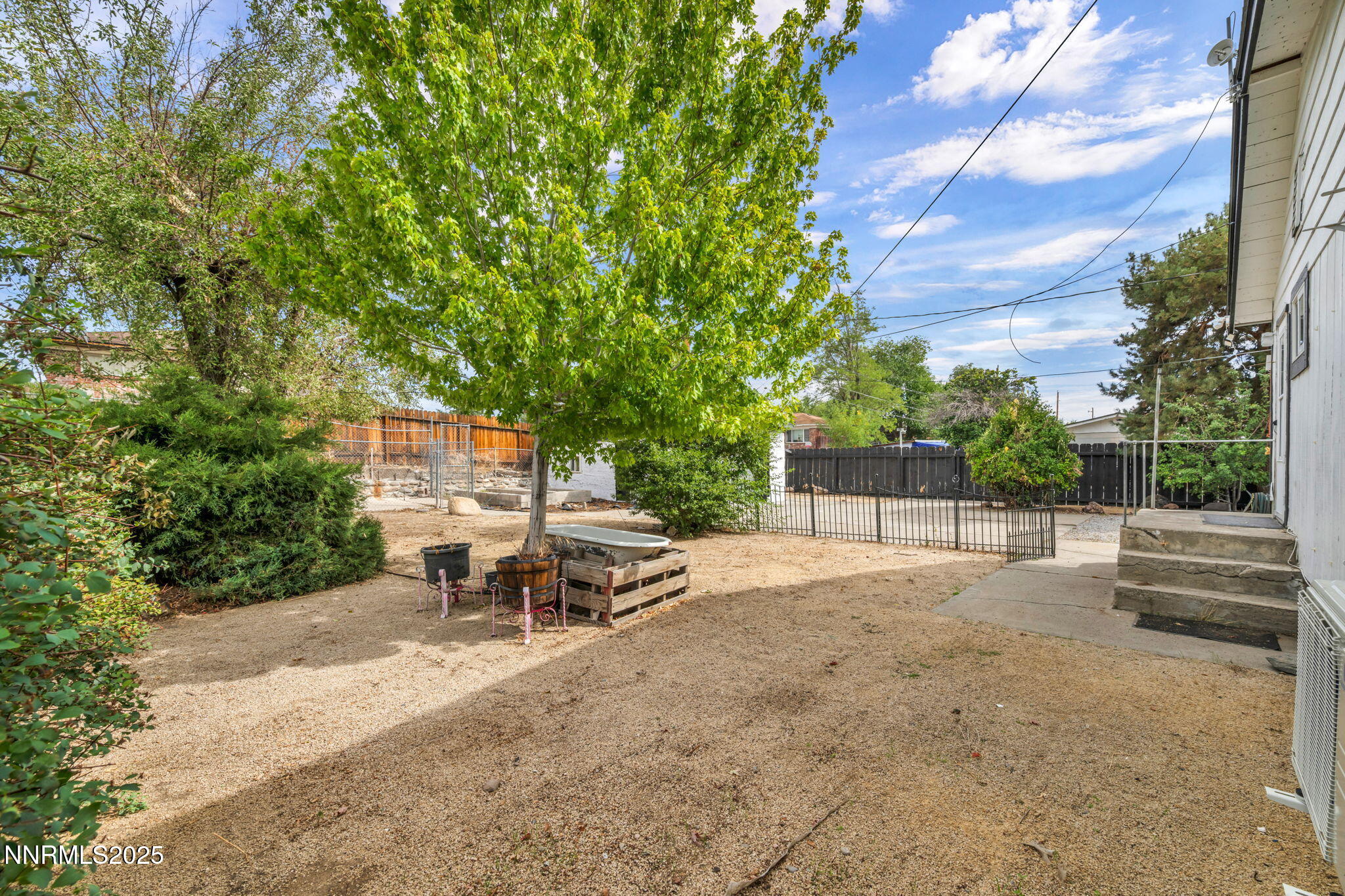 13-web-or-mls-1281-e-10th-st