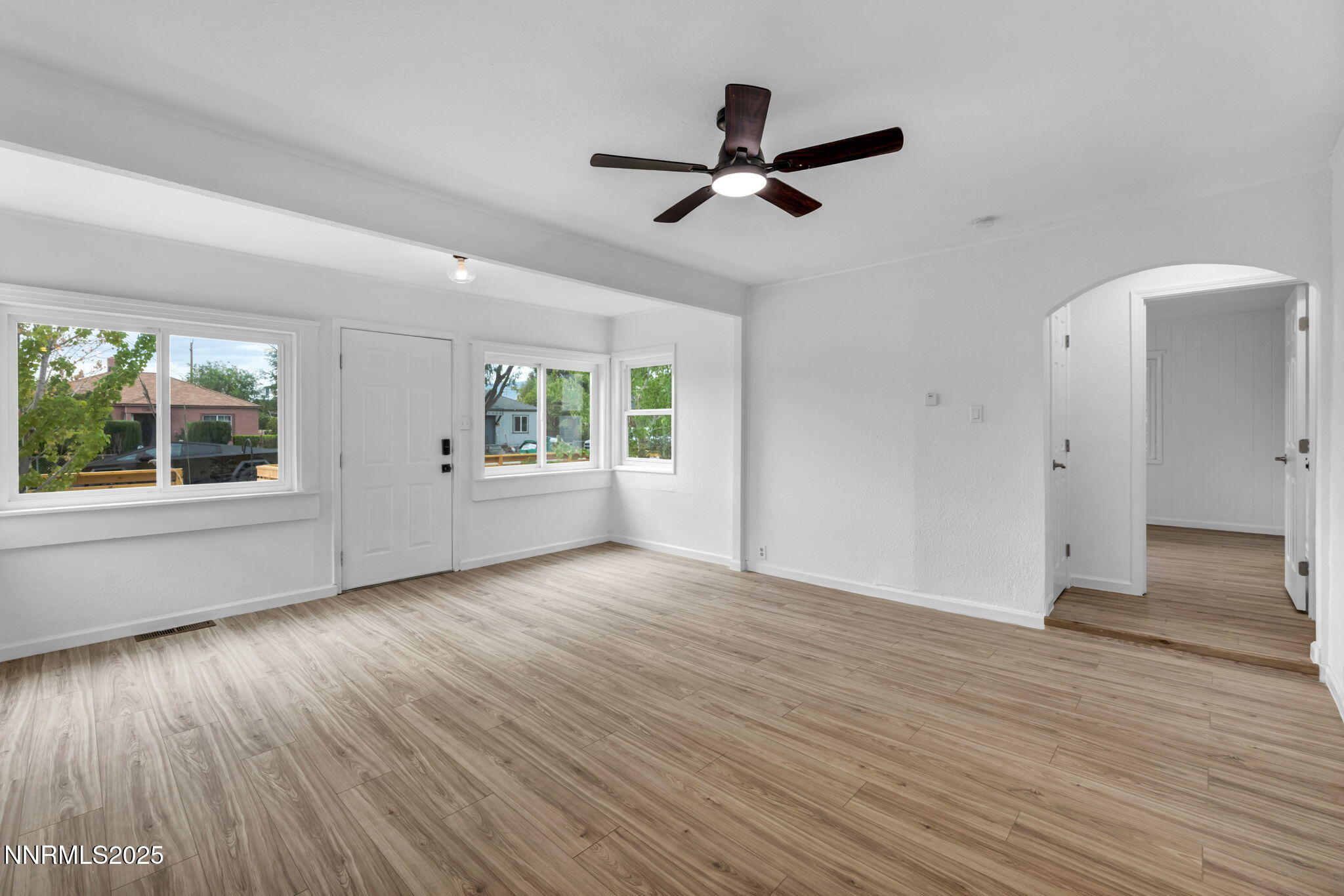 50-web-or-mls-1281-e-10th-st