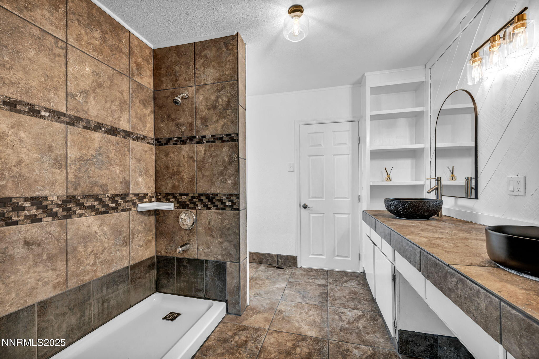 47-web-or-mls-1281-e-10th-st