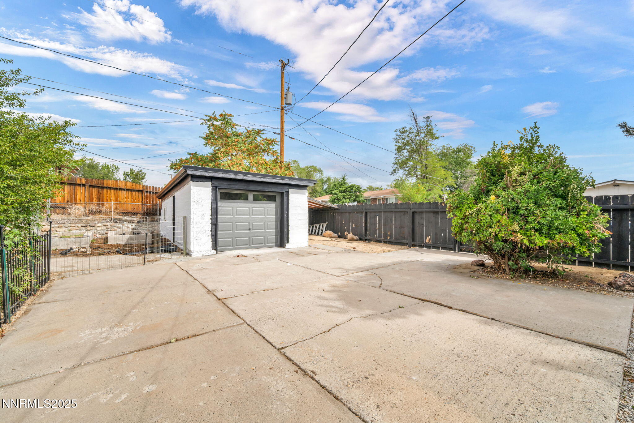 32-web-or-mls-1281-e-10th-st