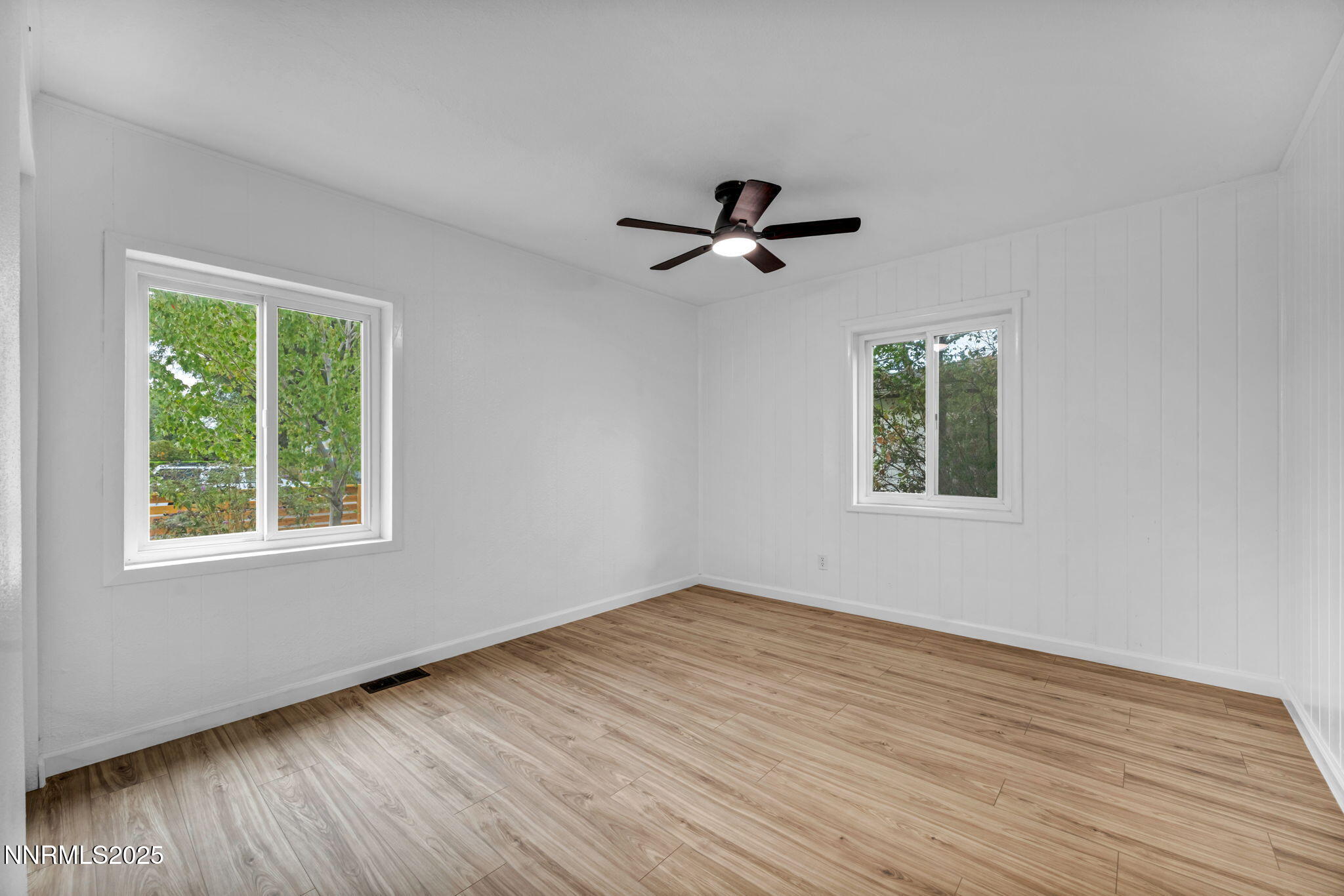 36-web-or-mls-1281-e-10th-st