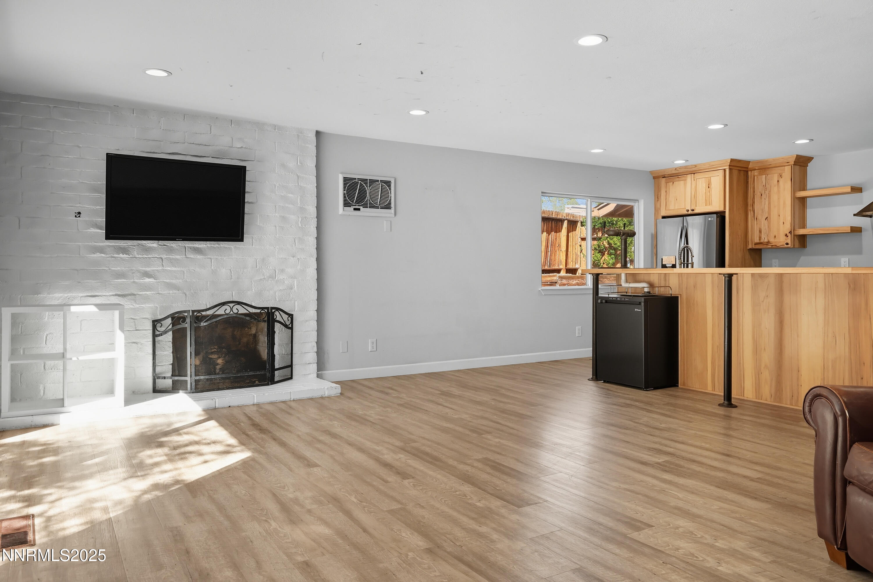 2025-09-14%2017.54.44-2