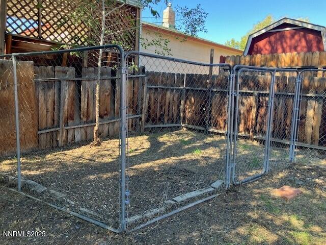 1217 Key dog run enclosure