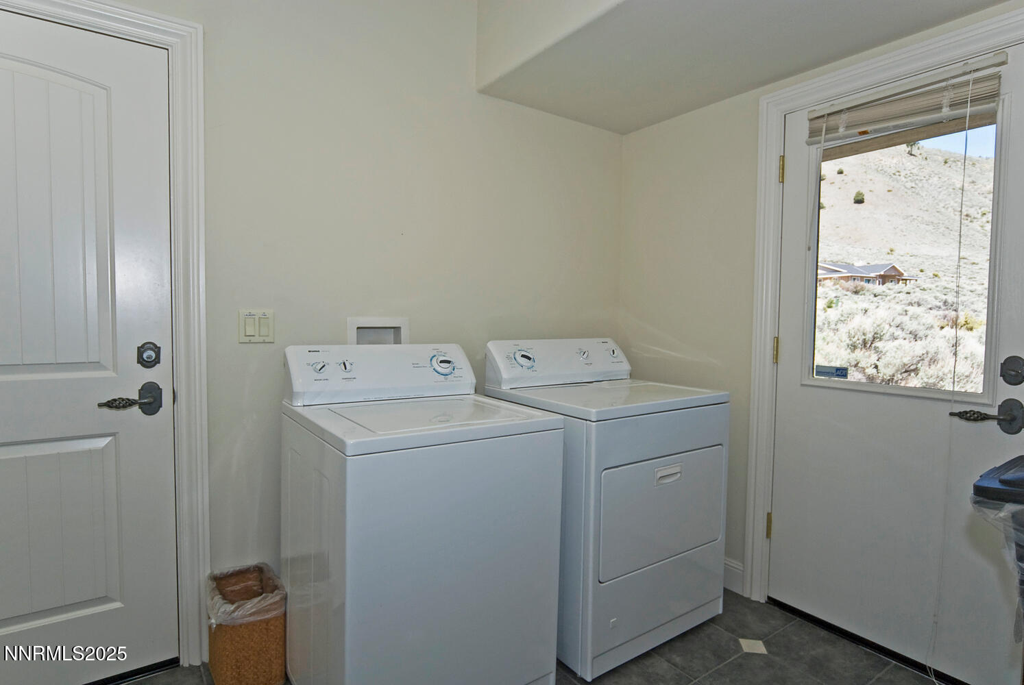 295 Hawkins Peak Rd-large-024-004-Laundr