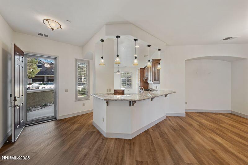 Wilbur May - breakfast bar dining