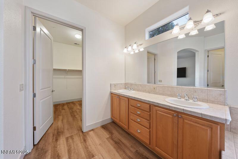 Wilbur May - Master closet - sinks