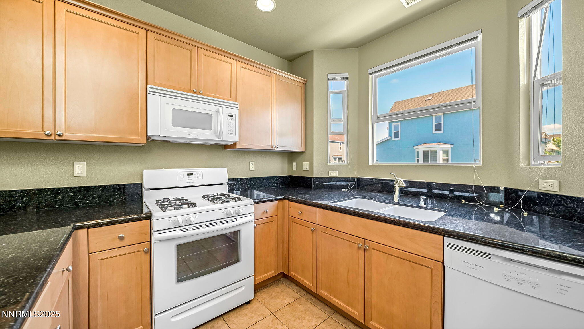 29-DSC01127_28_29_30-Edit