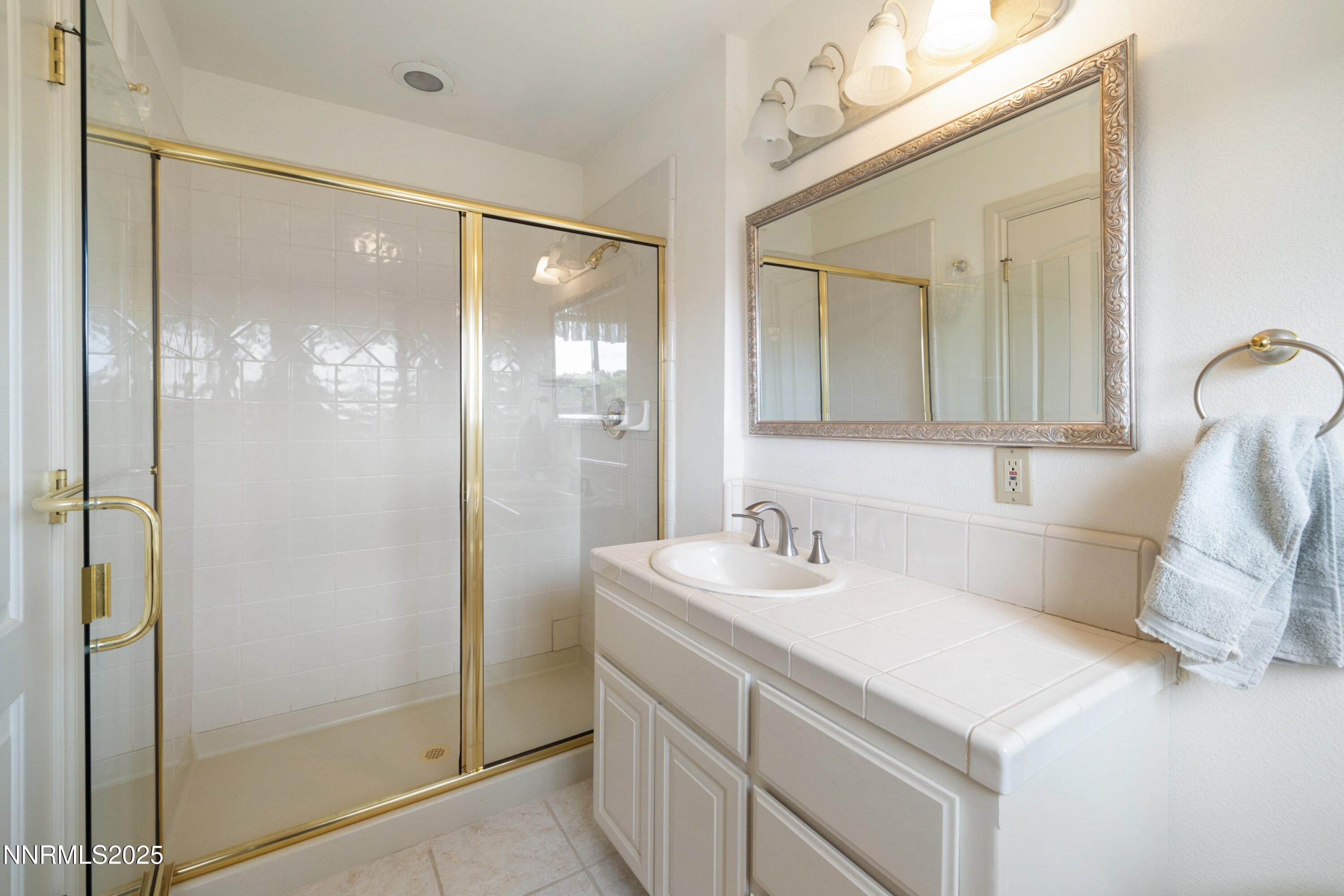 040_61-print-370_genoa_ln-48_399