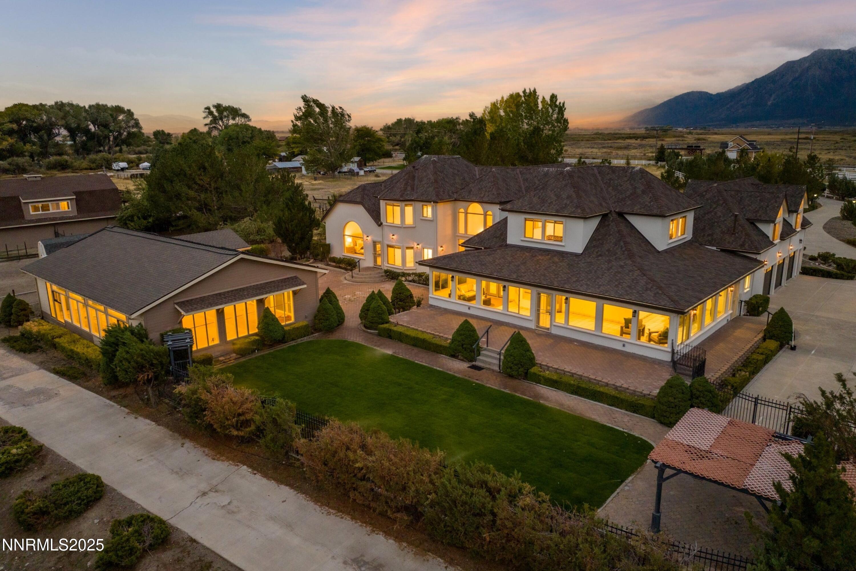 001_11-print-370_genoa_ln_twilight-11_80