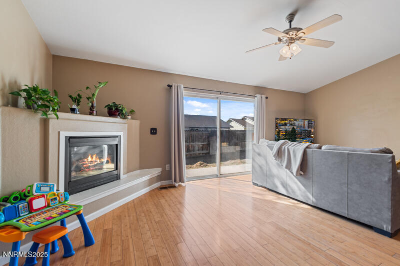 611 Annie Way living-2