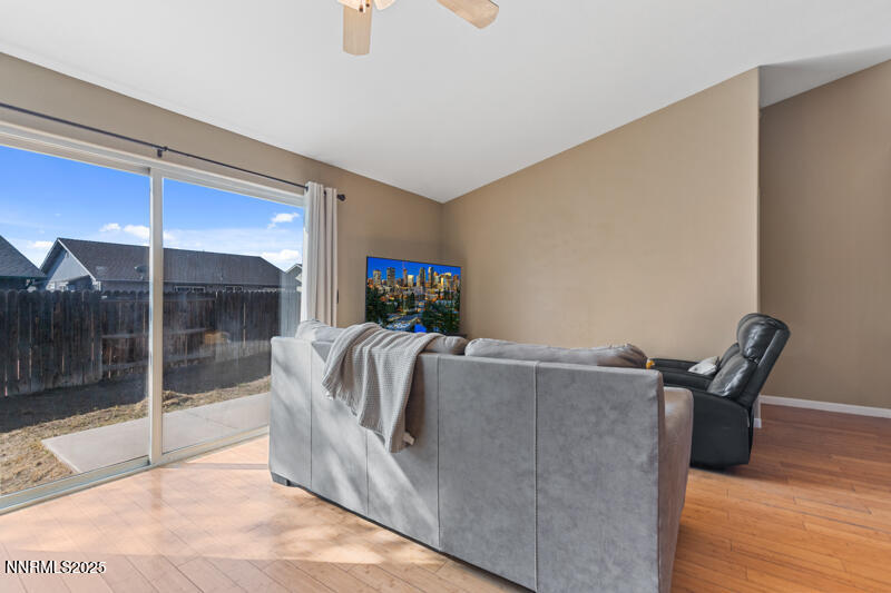 611 Annie Way living 2-2