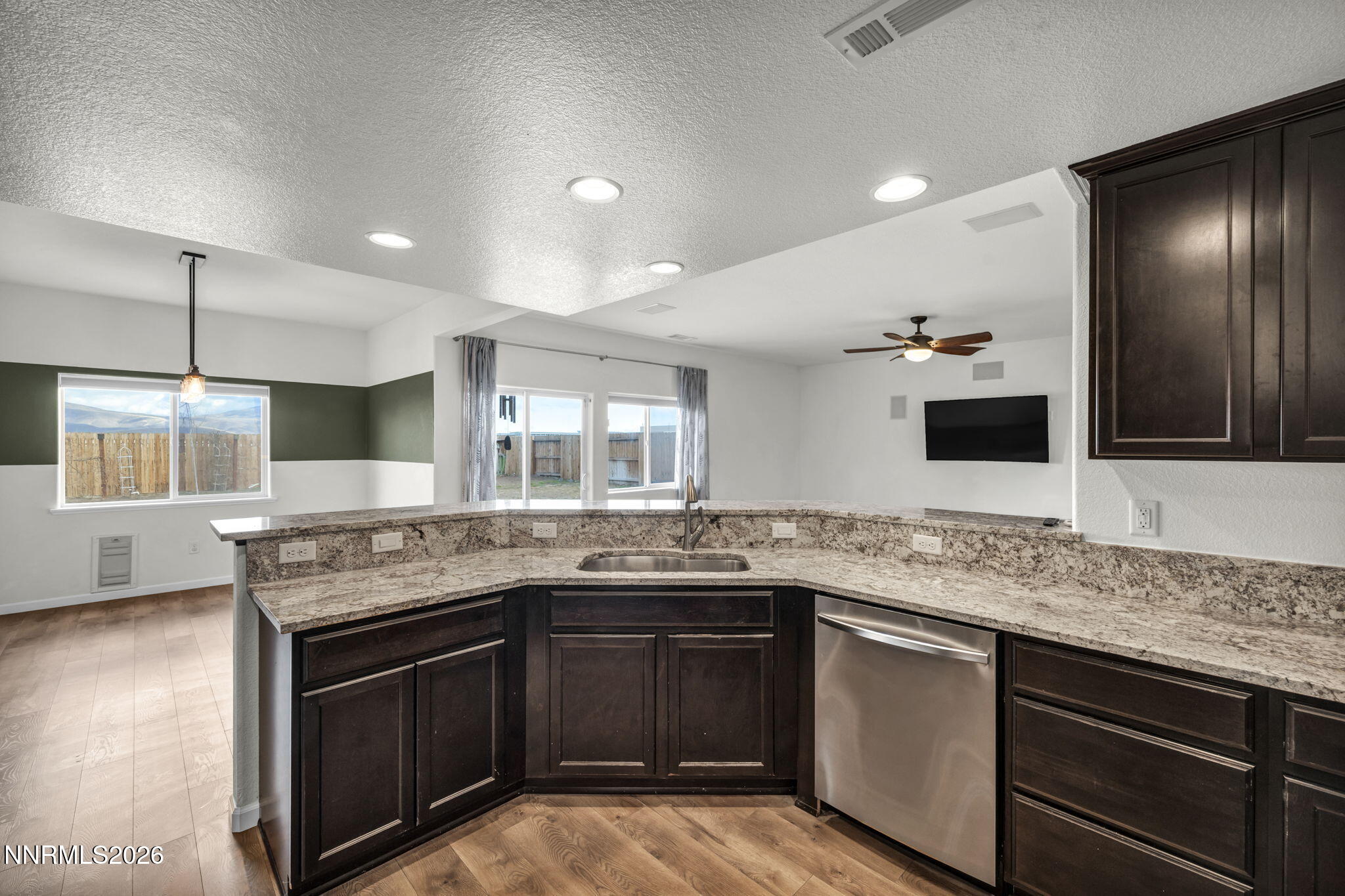 55-web-or-mls-2206-windrow-dr