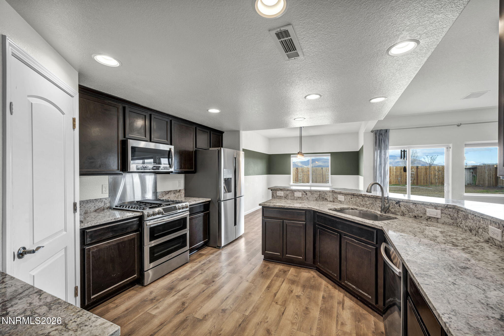 50-web-or-mls-2206-windrow-dr