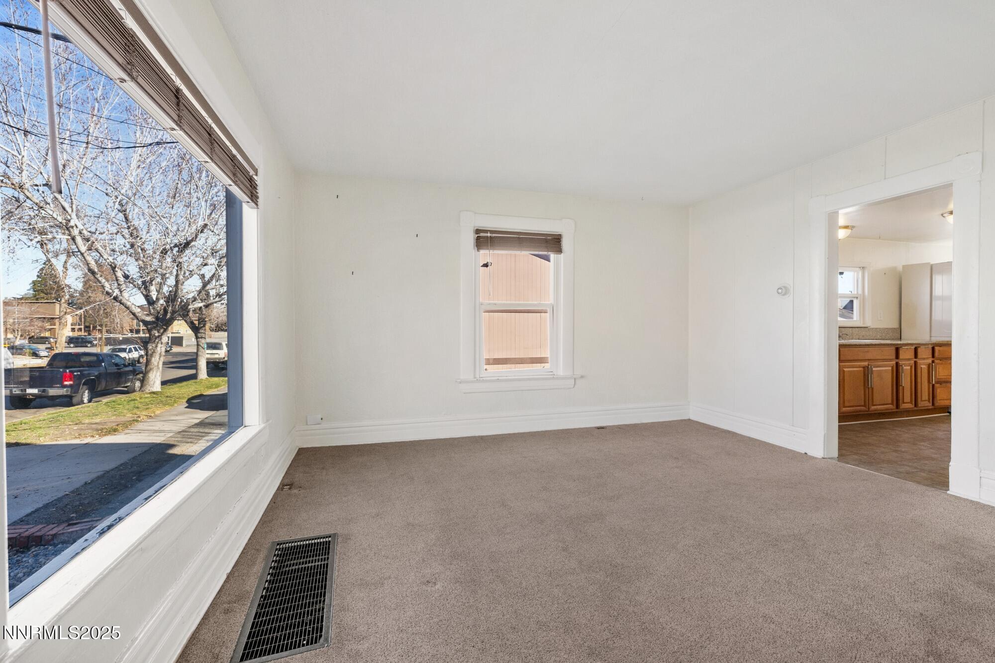 10th pic Living Room not staged