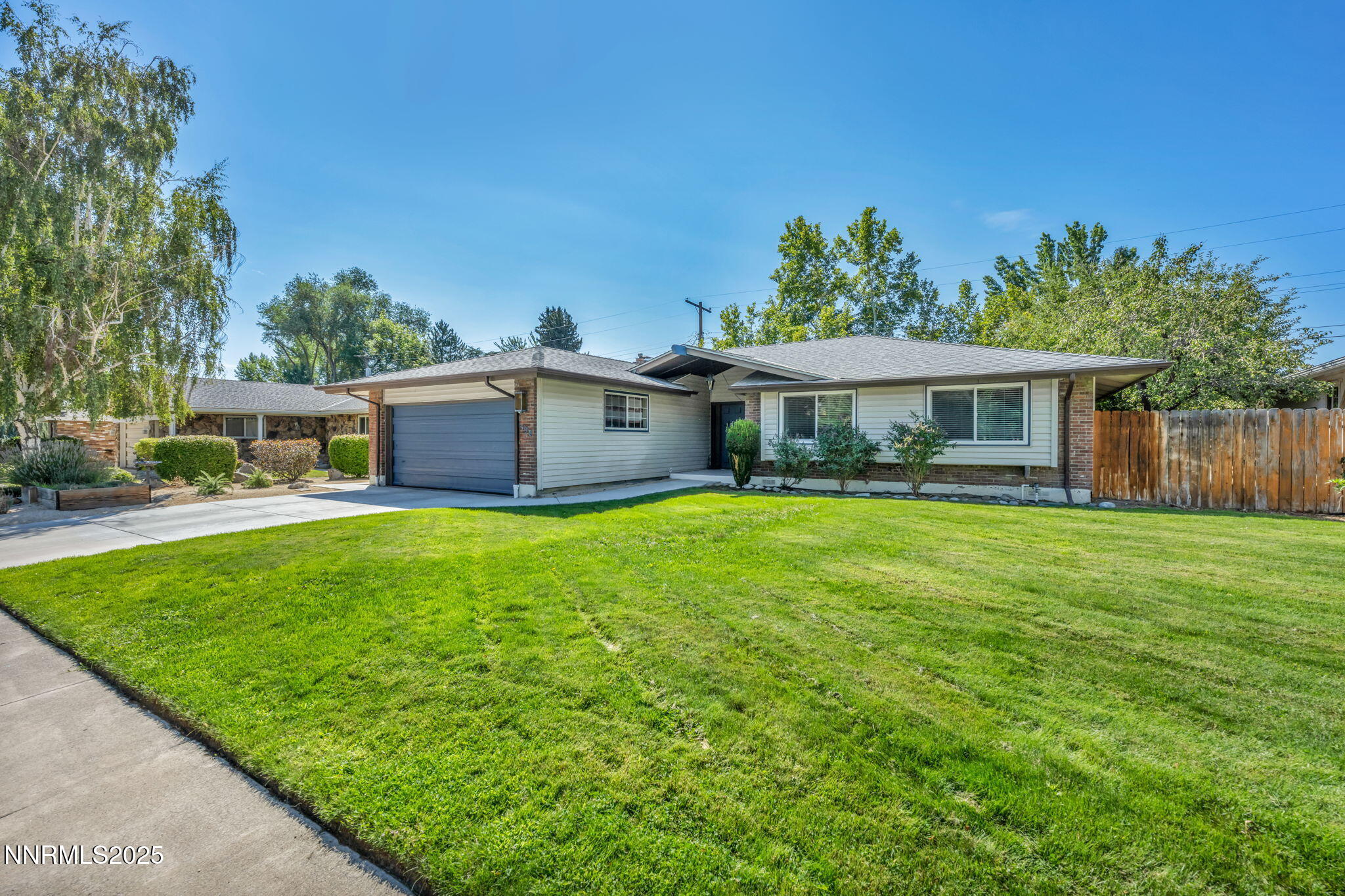 22-web-or-mls-1490-foster-dr