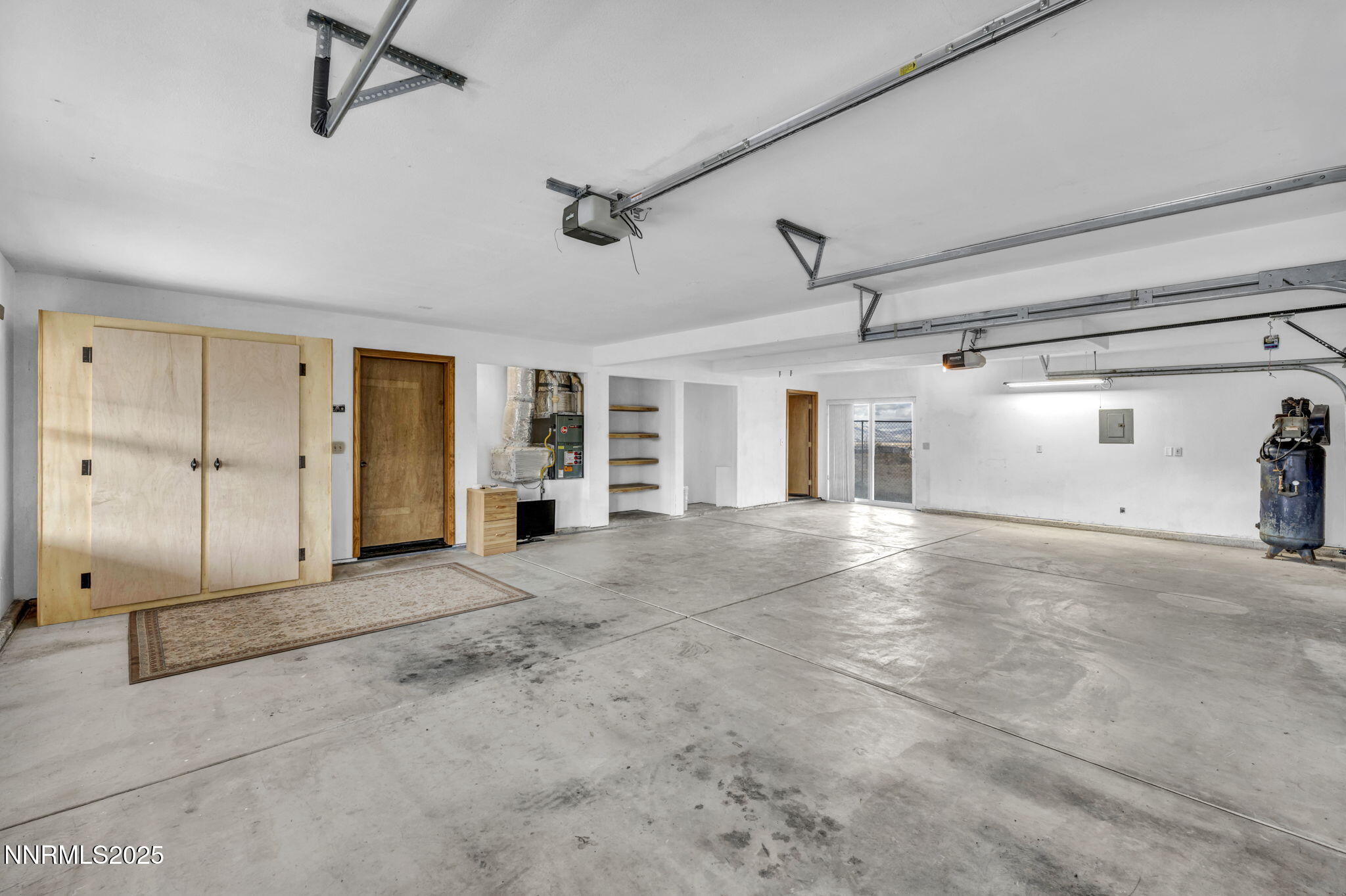 61-web-or-mls-879-east-side-ln