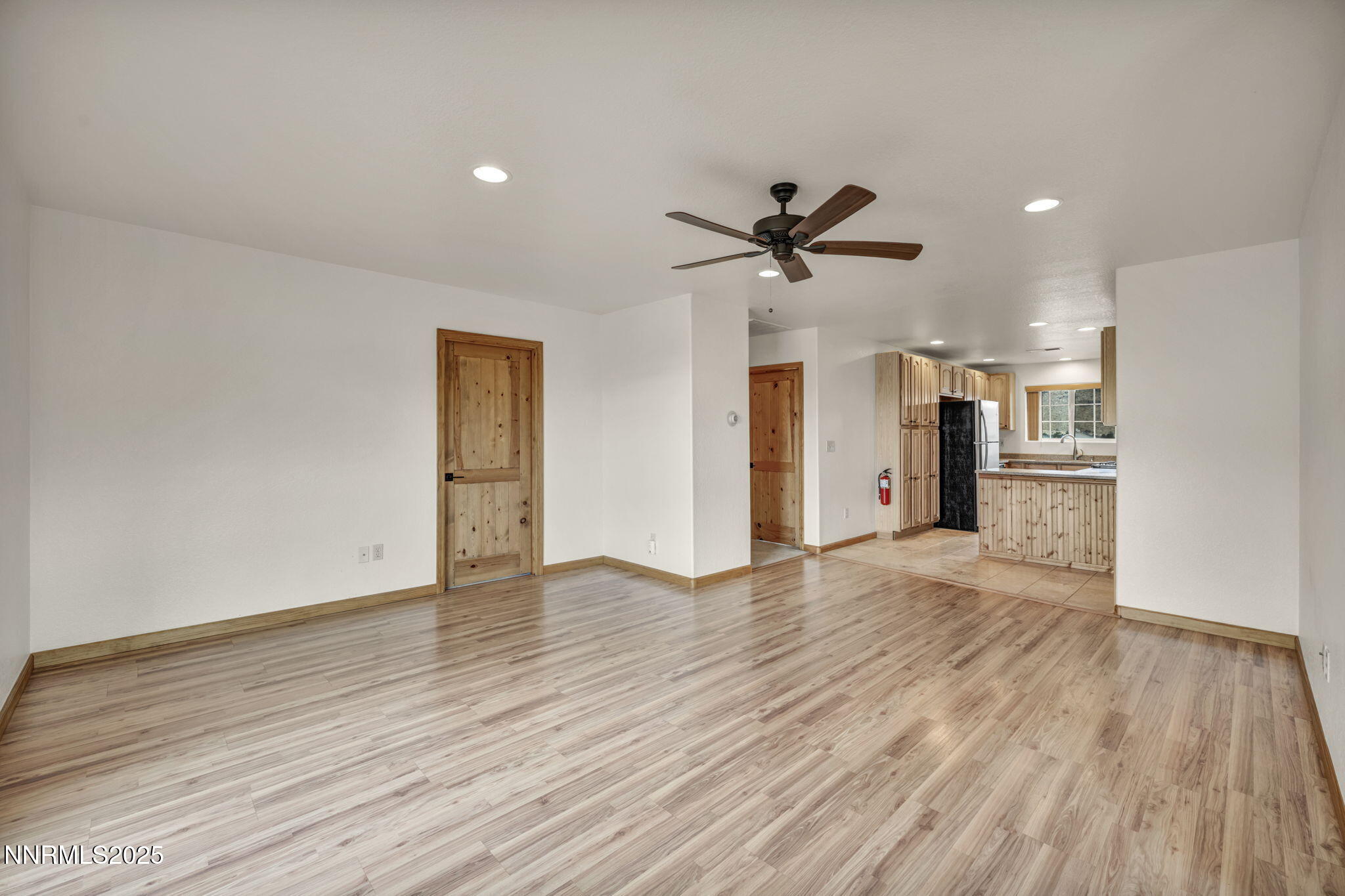 38-web-or-mls-879-east-side-ln