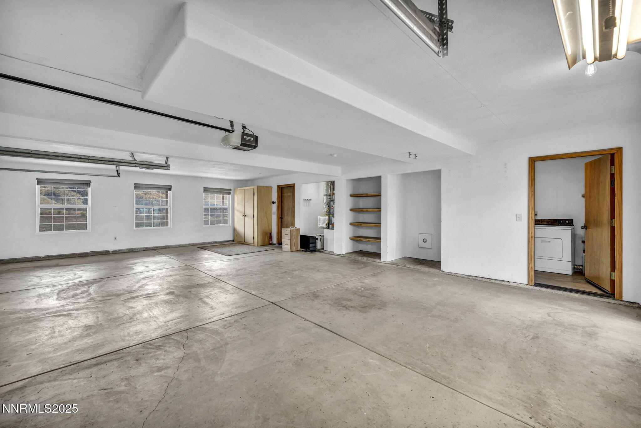 62-web-or-mls-879-east-side-ln