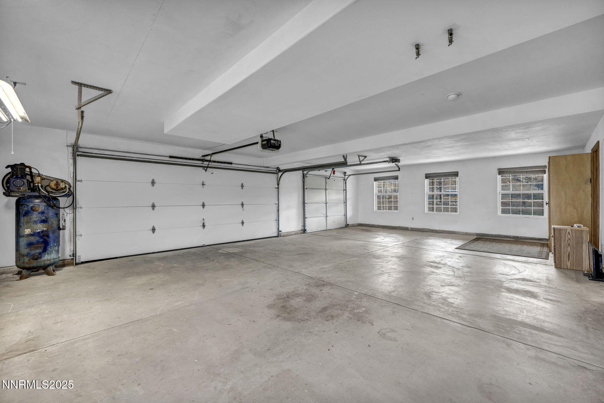 63-web-or-mls-879-east-side-ln