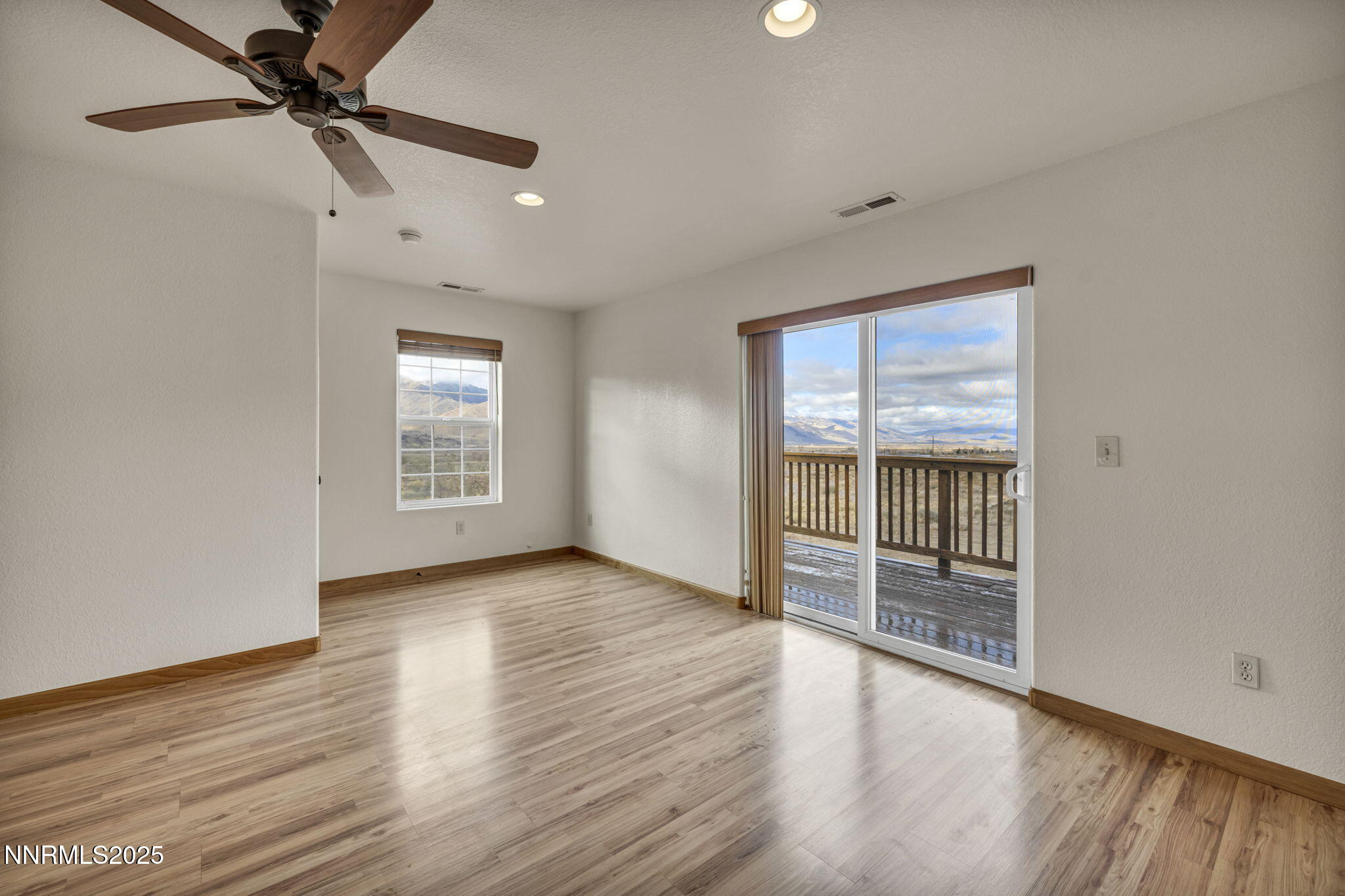 40-web-or-mls-879-east-side-ln