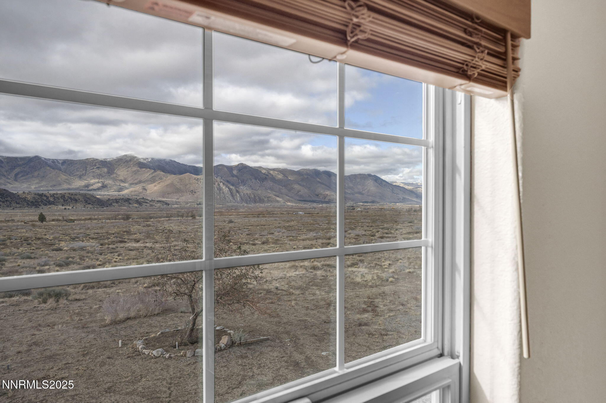 56-web-or-mls-879-east-side-ln