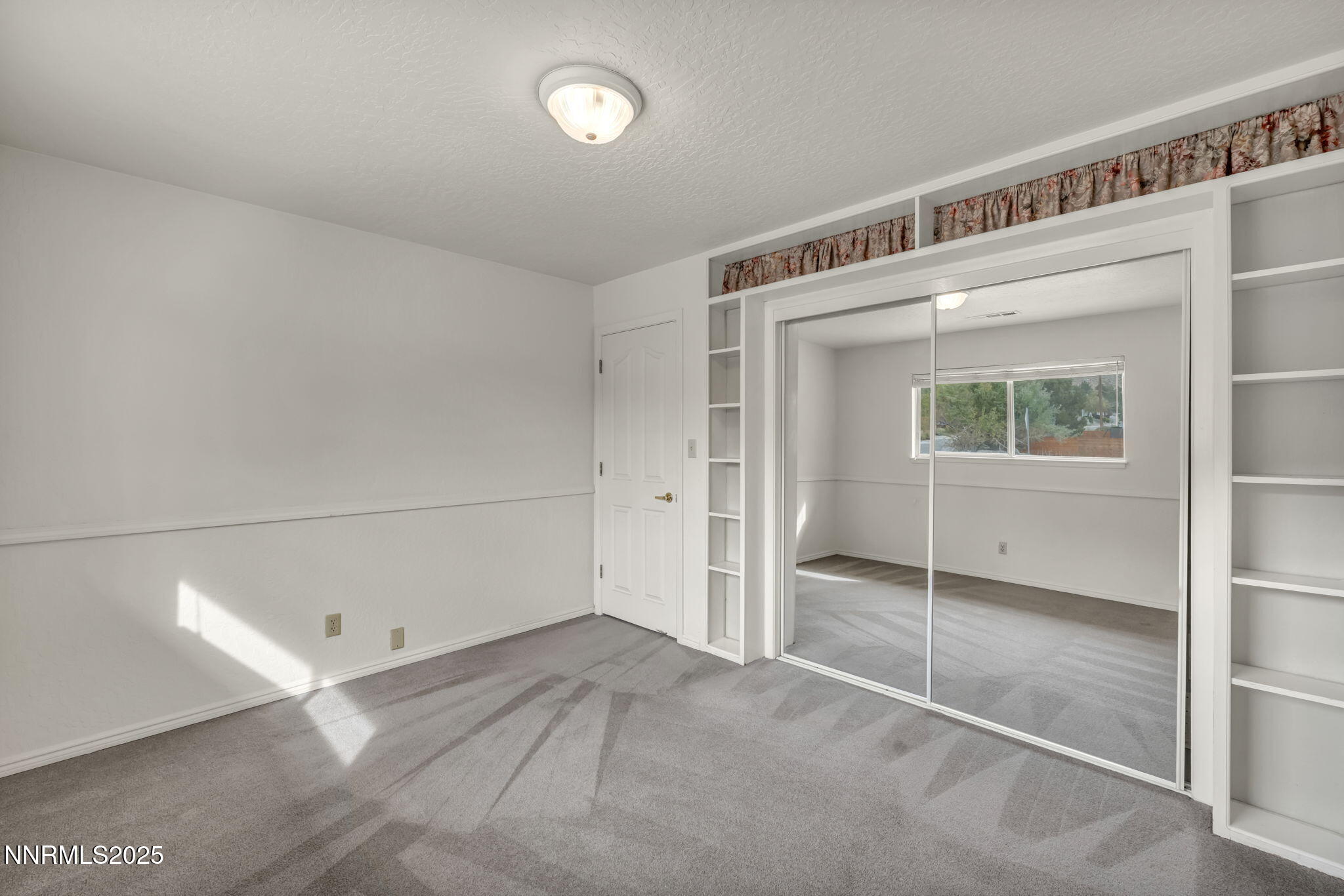 Carson City, Nevada 89703, United States, 3 Bedrooms Bedrooms, ,2 BathroomsBathrooms,Residential,Active,221070