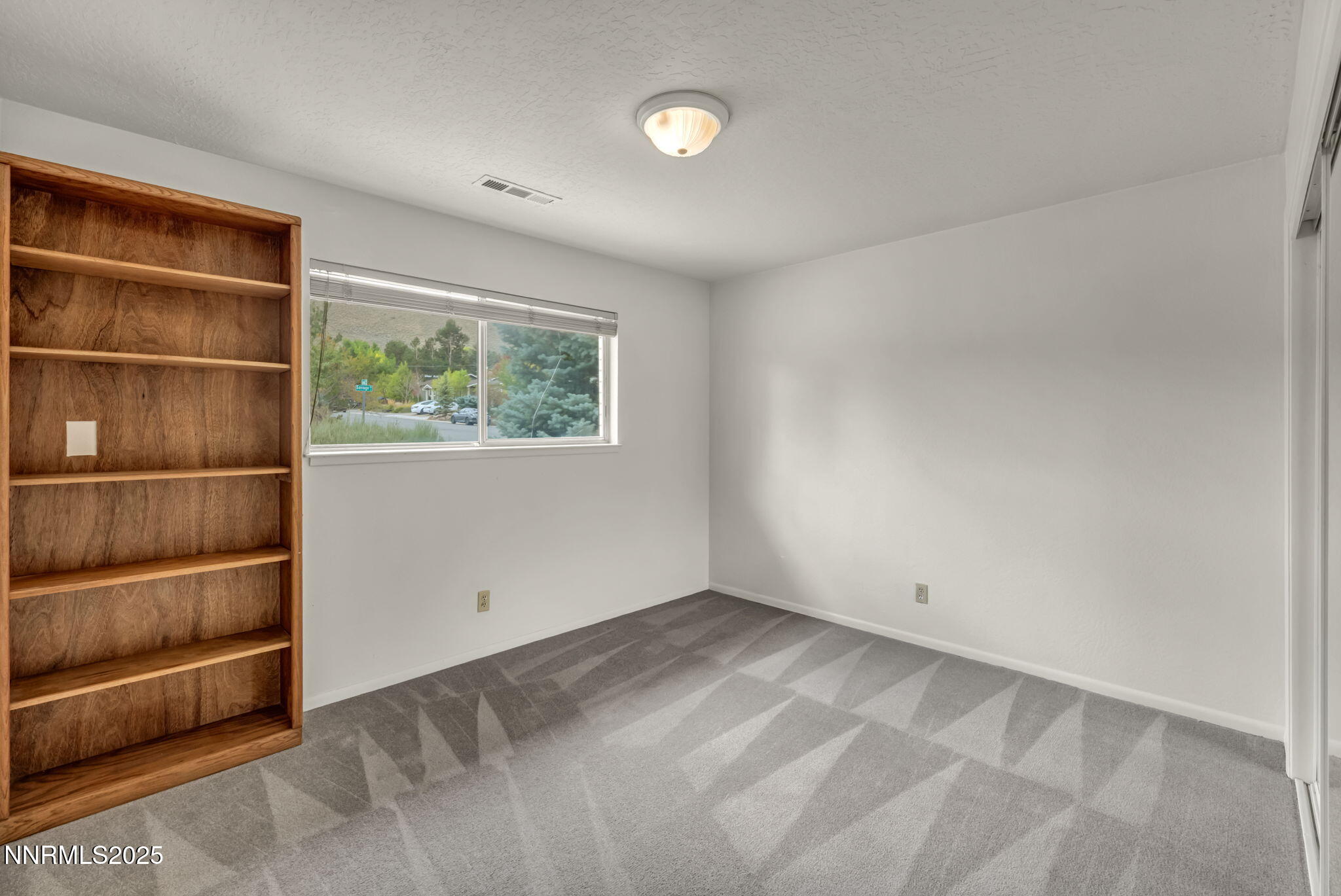 Carson City, Nevada 89703, United States, 3 Bedrooms Bedrooms, ,2 BathroomsBathrooms,Residential,Active,221070