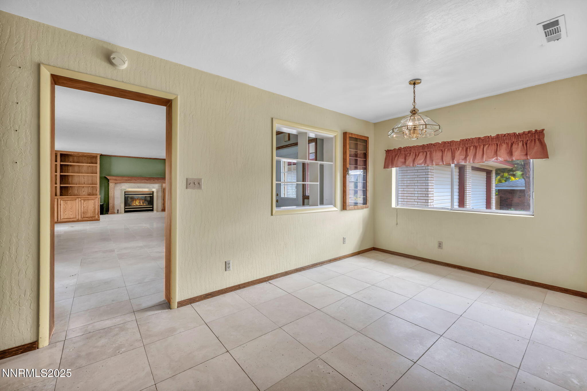 Carson City, Nevada 89703, United States, 3 Bedrooms Bedrooms, ,2 BathroomsBathrooms,Residential,Active,221070